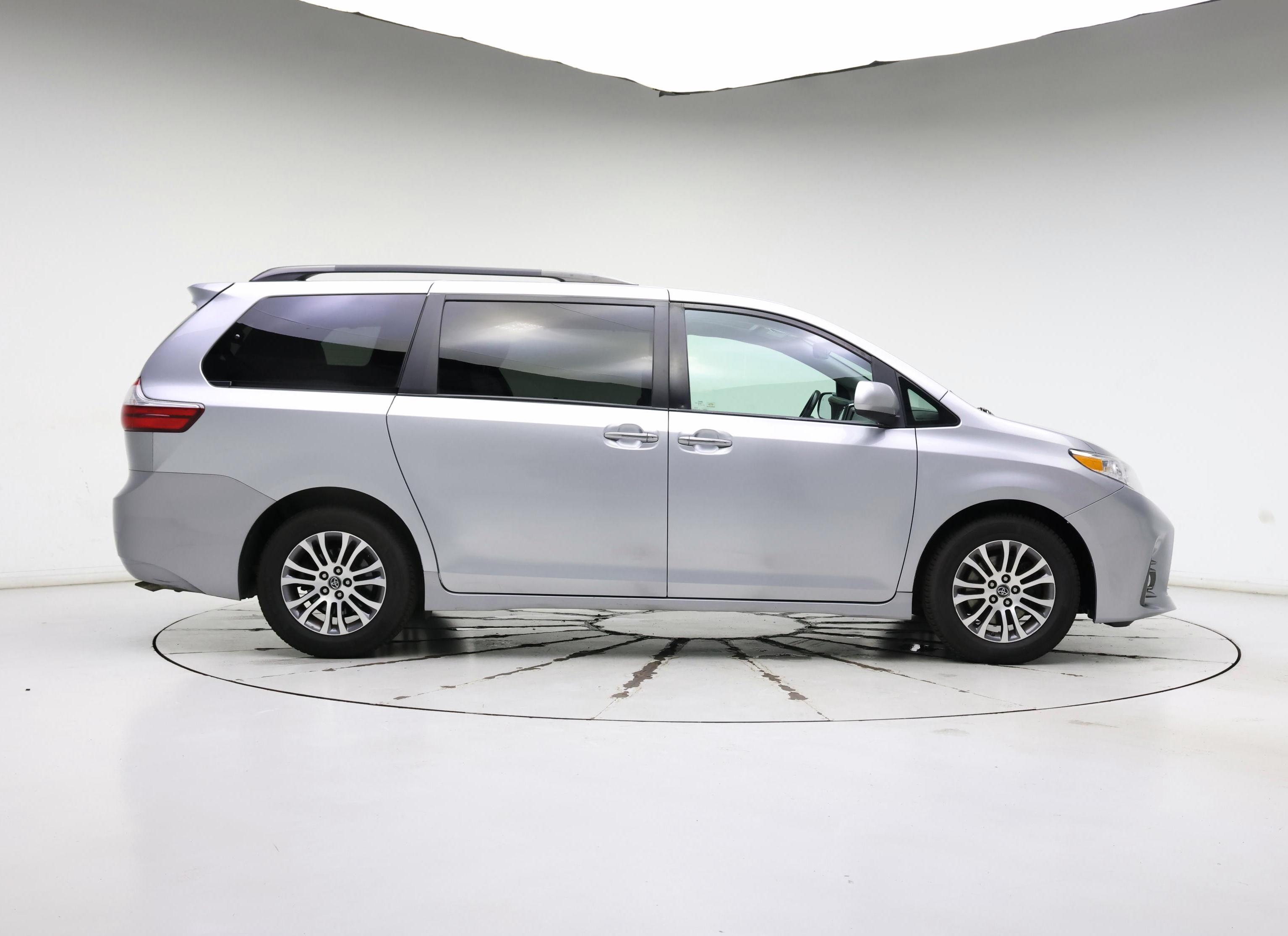 Thumbnail: 2018 Toyota Sienna - 7