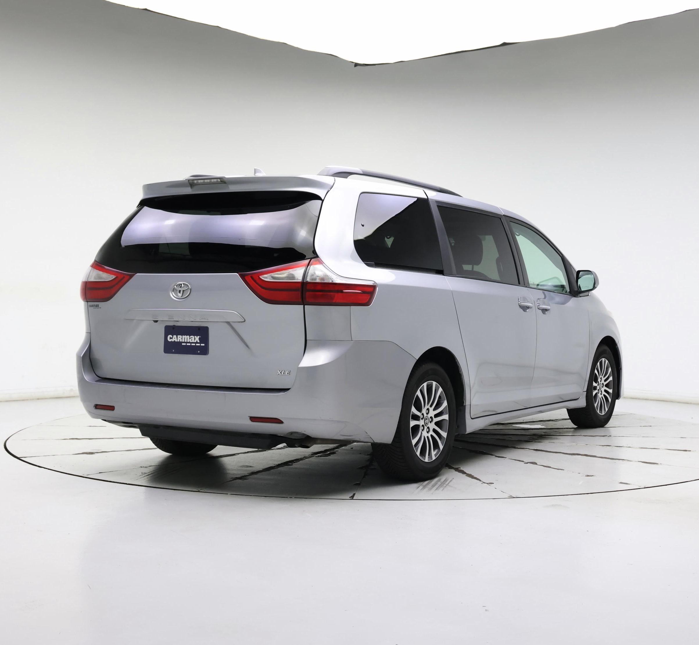 Thumbnail: 2018 Toyota Sienna - 8