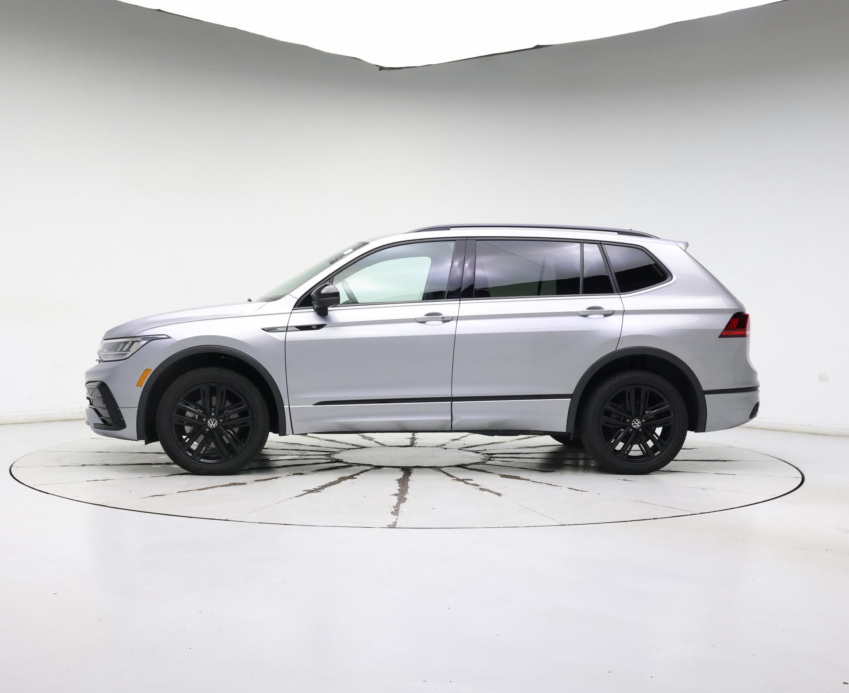 Thumbnail: 2022 Volkswagen Tiguan - 3