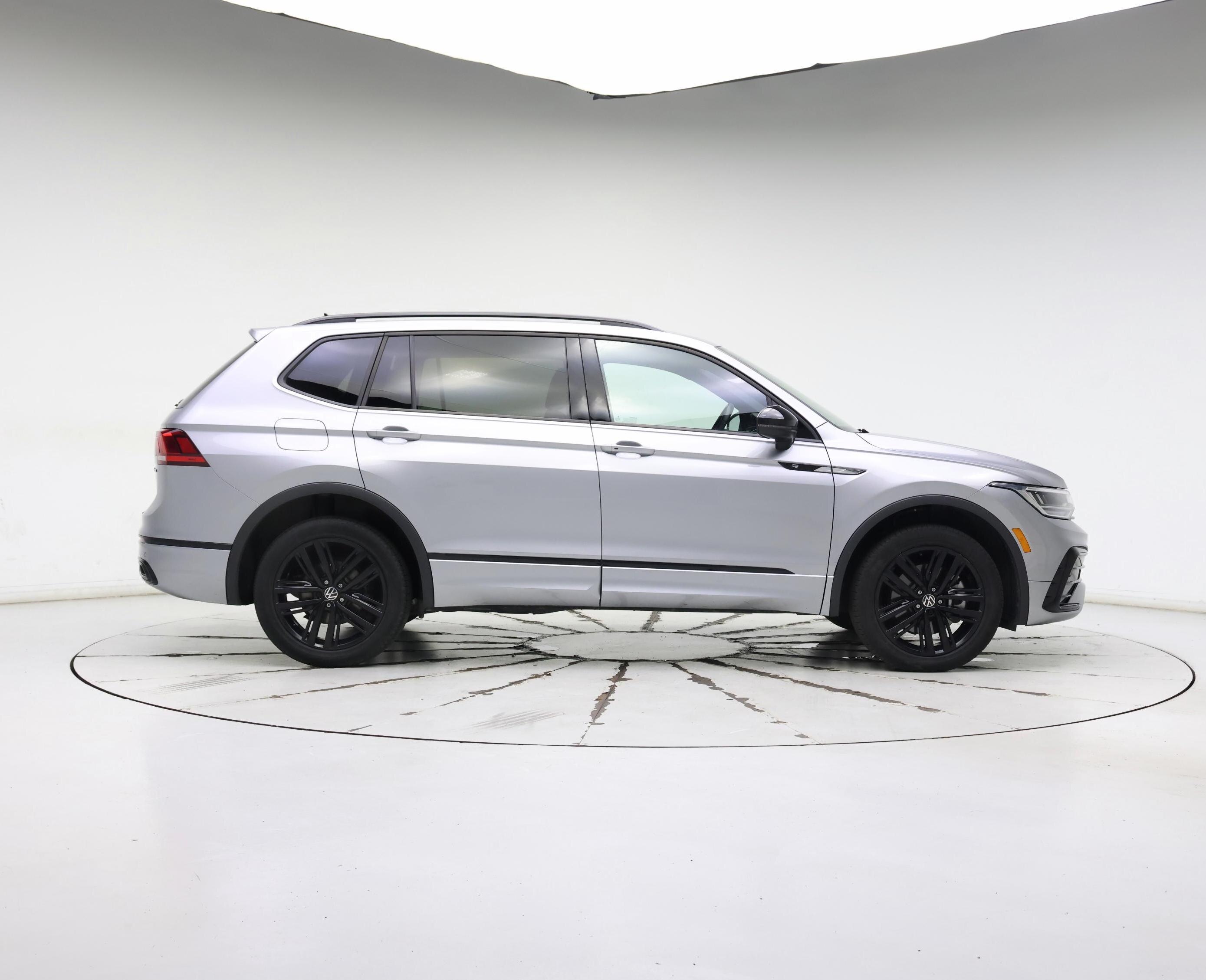Thumbnail: 2022 Volkswagen Tiguan - 7