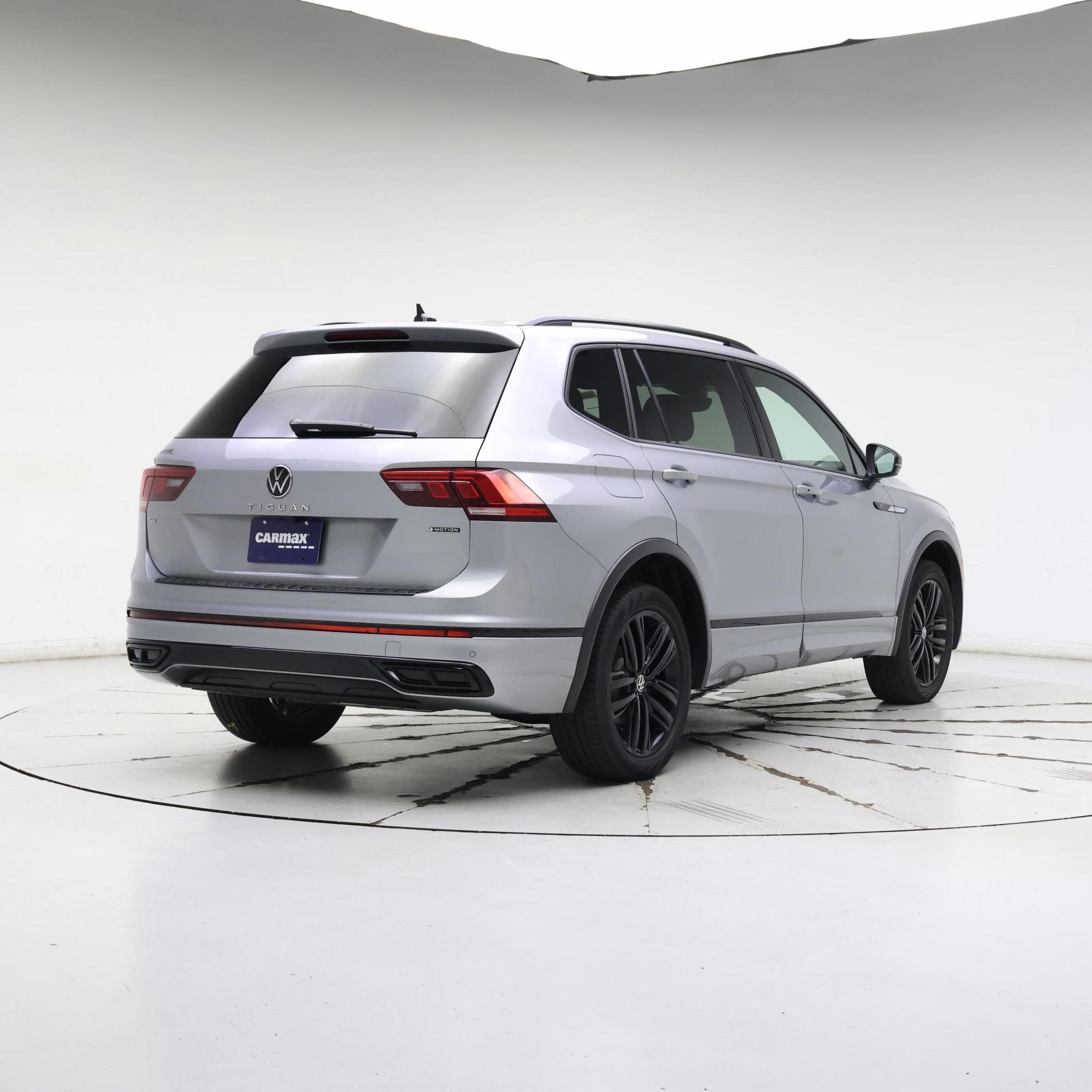 Thumbnail: 2022 Volkswagen Tiguan - 8