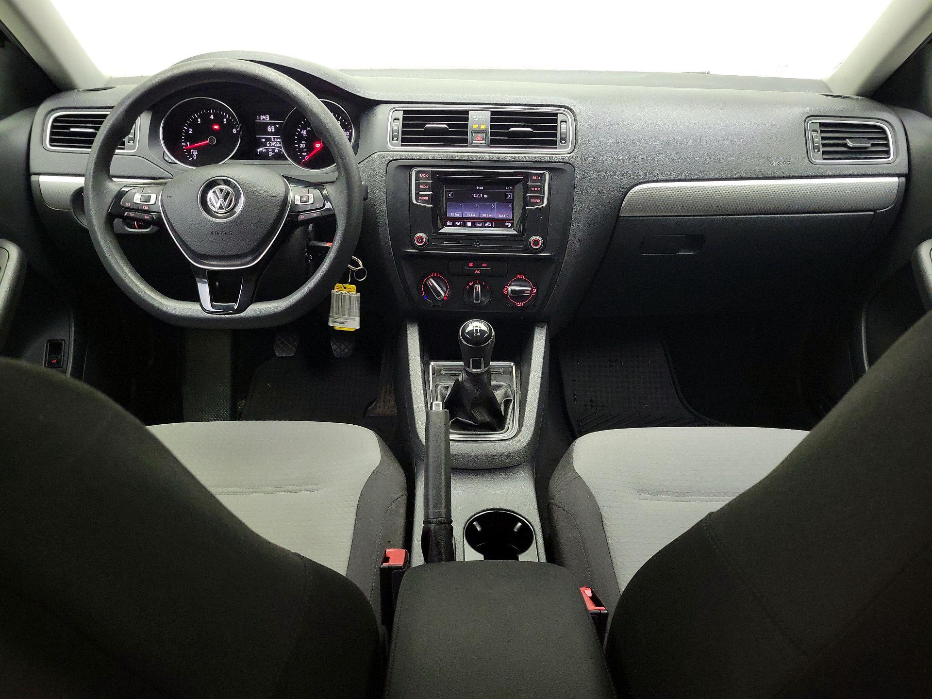 Thumbnail: 2017 Volkswagen Jetta - 9