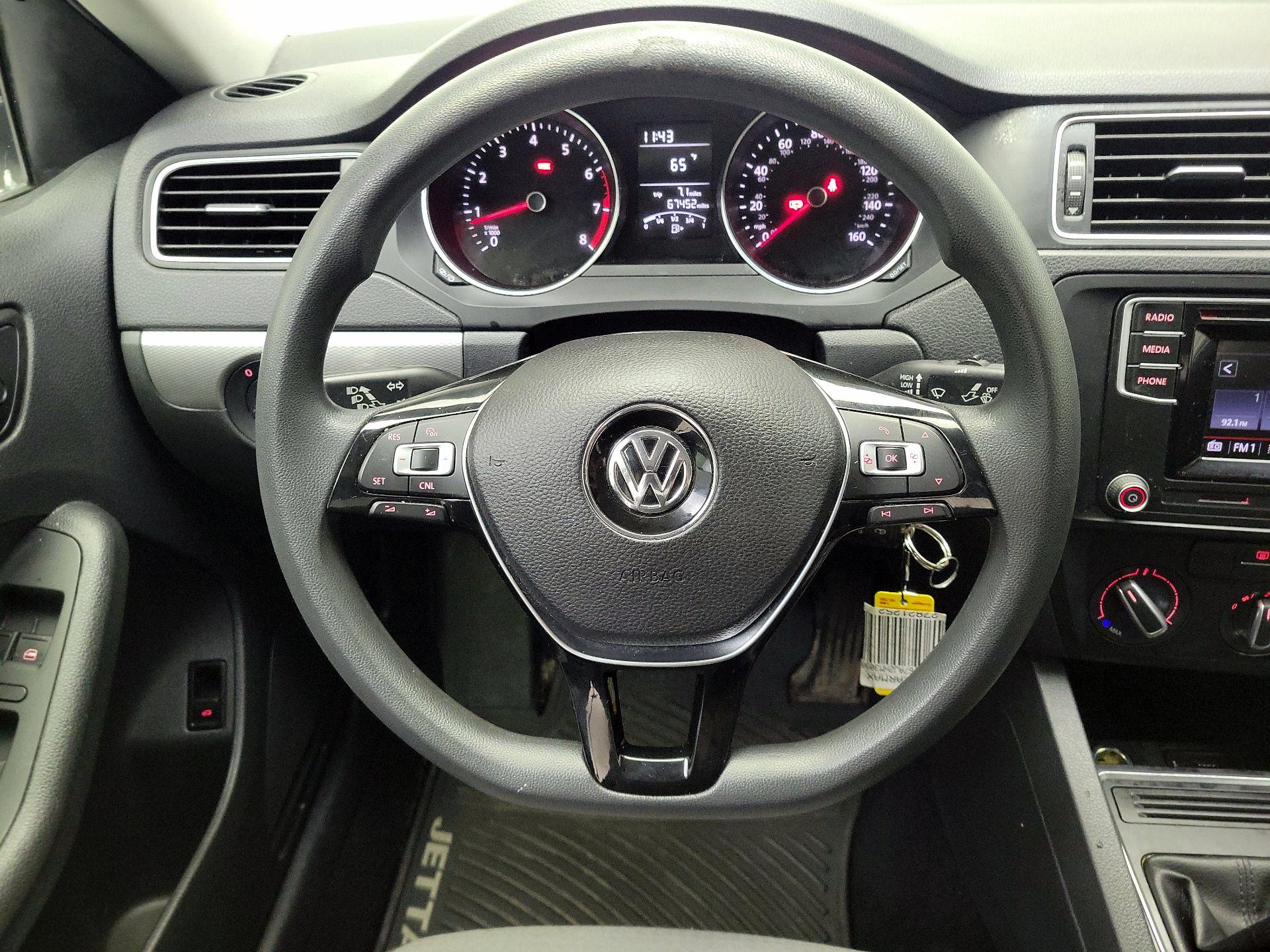 Thumbnail: 2017 Volkswagen Jetta - 10