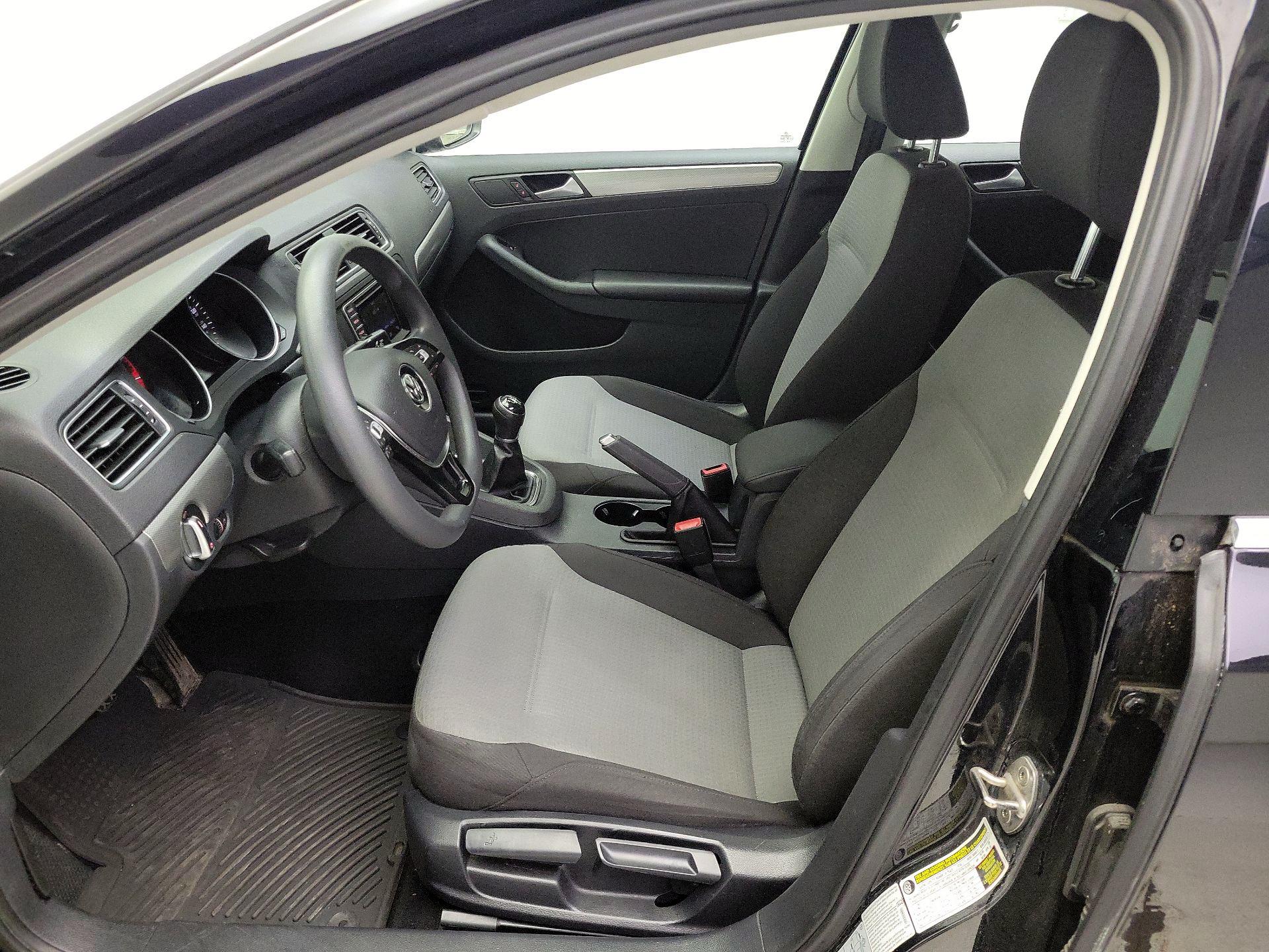 Thumbnail: 2017 Volkswagen Jetta - 11