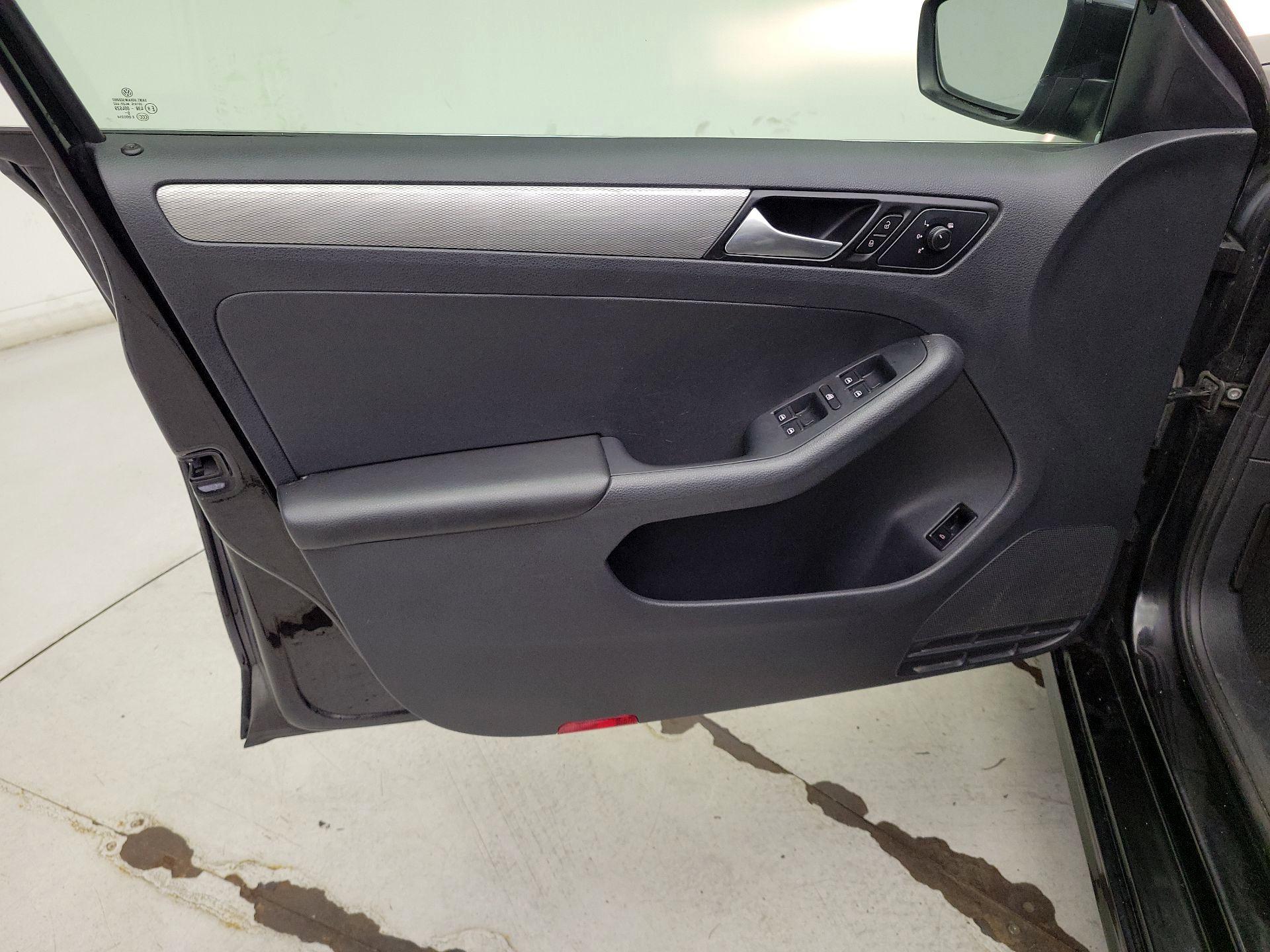 Thumbnail: 2017 Volkswagen Jetta - 12