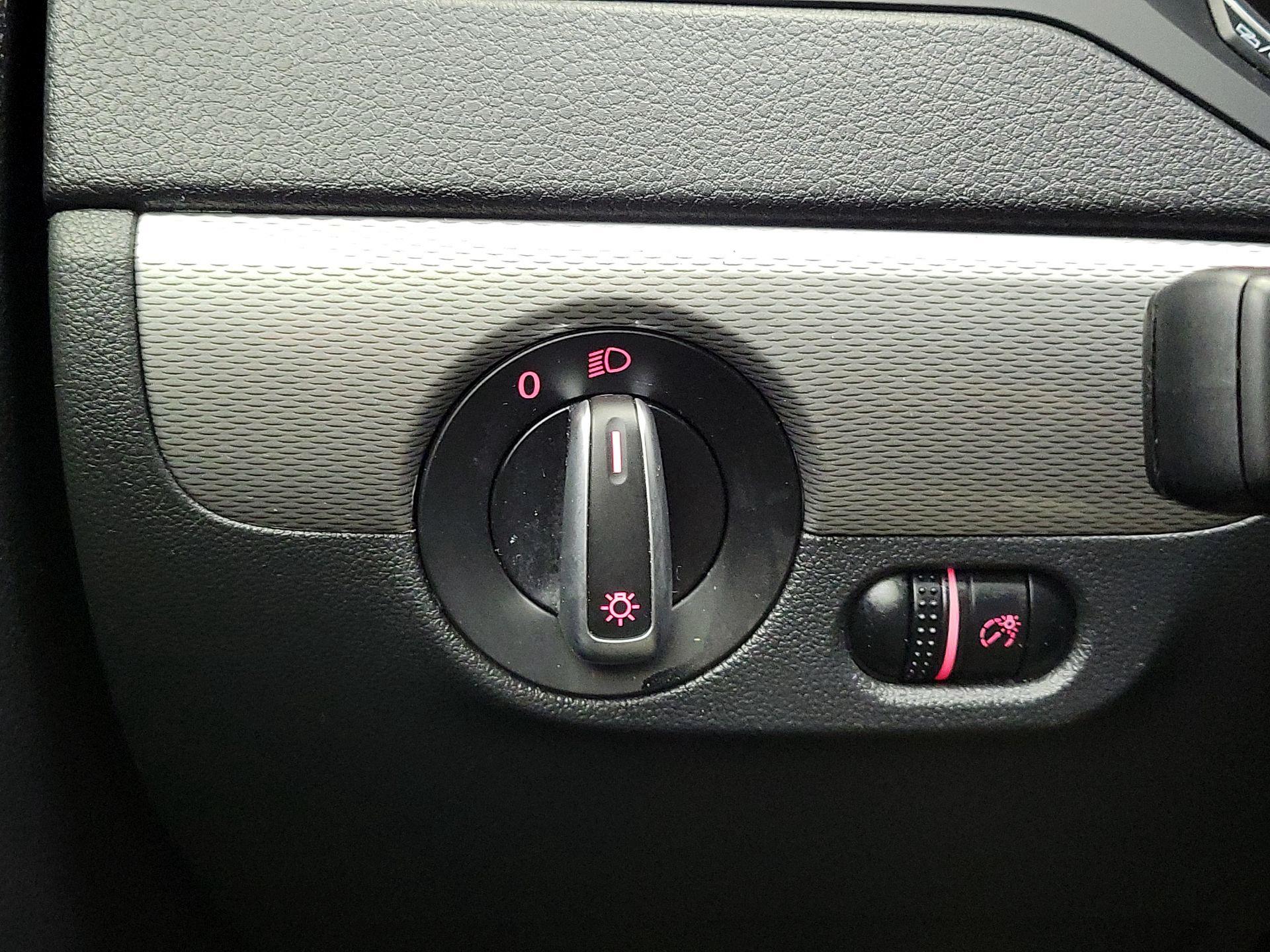 Thumbnail: 2017 Volkswagen Jetta - 13