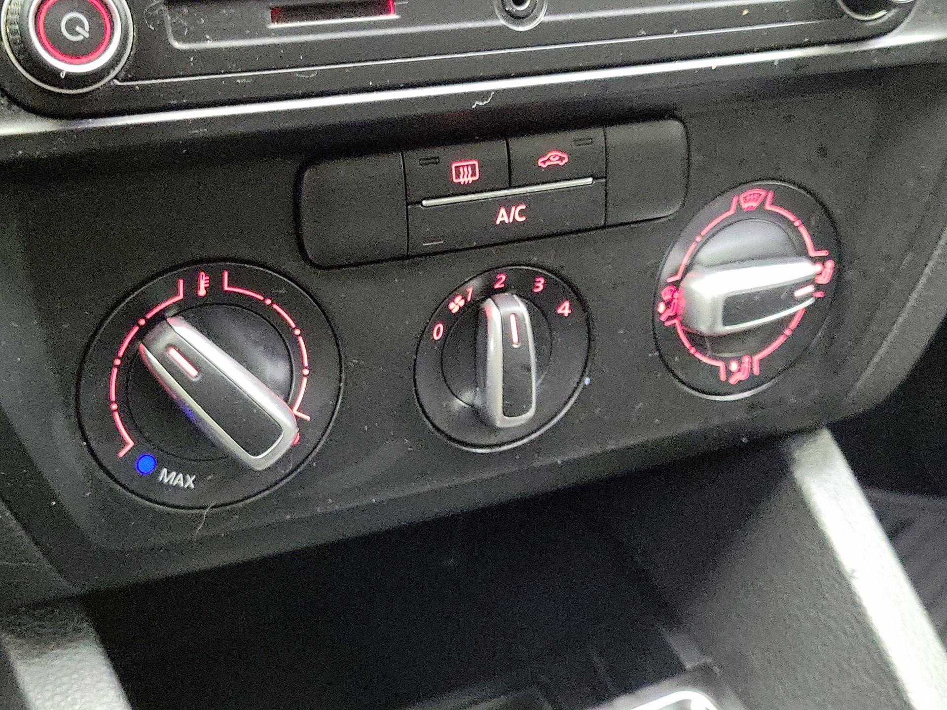 Thumbnail: 2017 Volkswagen Jetta - 16