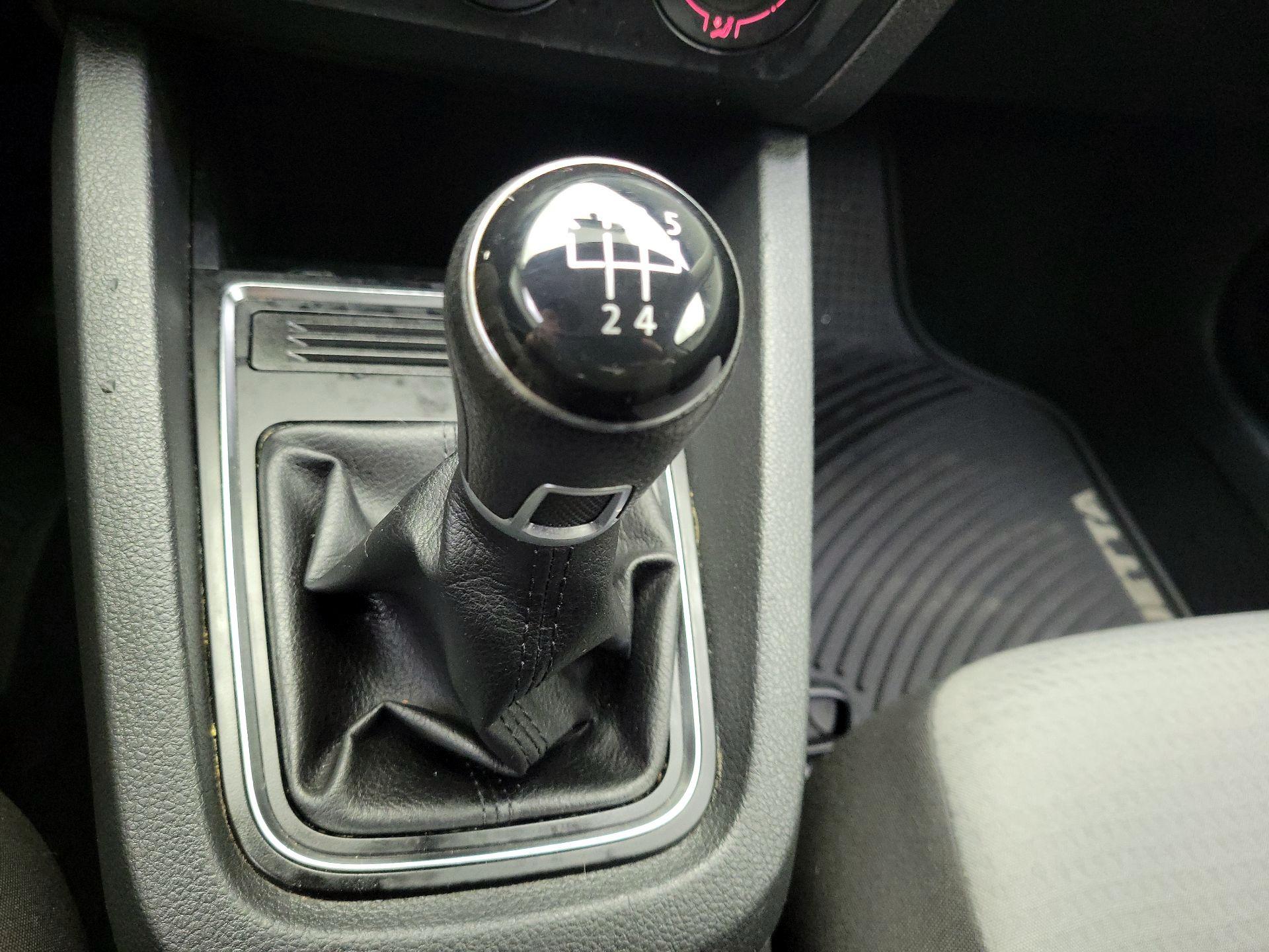 Thumbnail: 2017 Volkswagen Jetta - 17