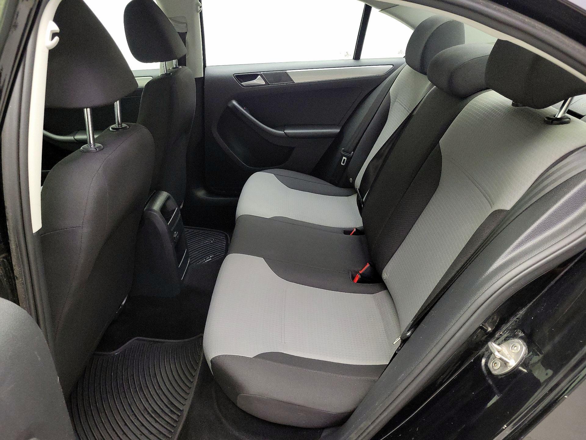 Thumbnail: 2017 Volkswagen Jetta - 18