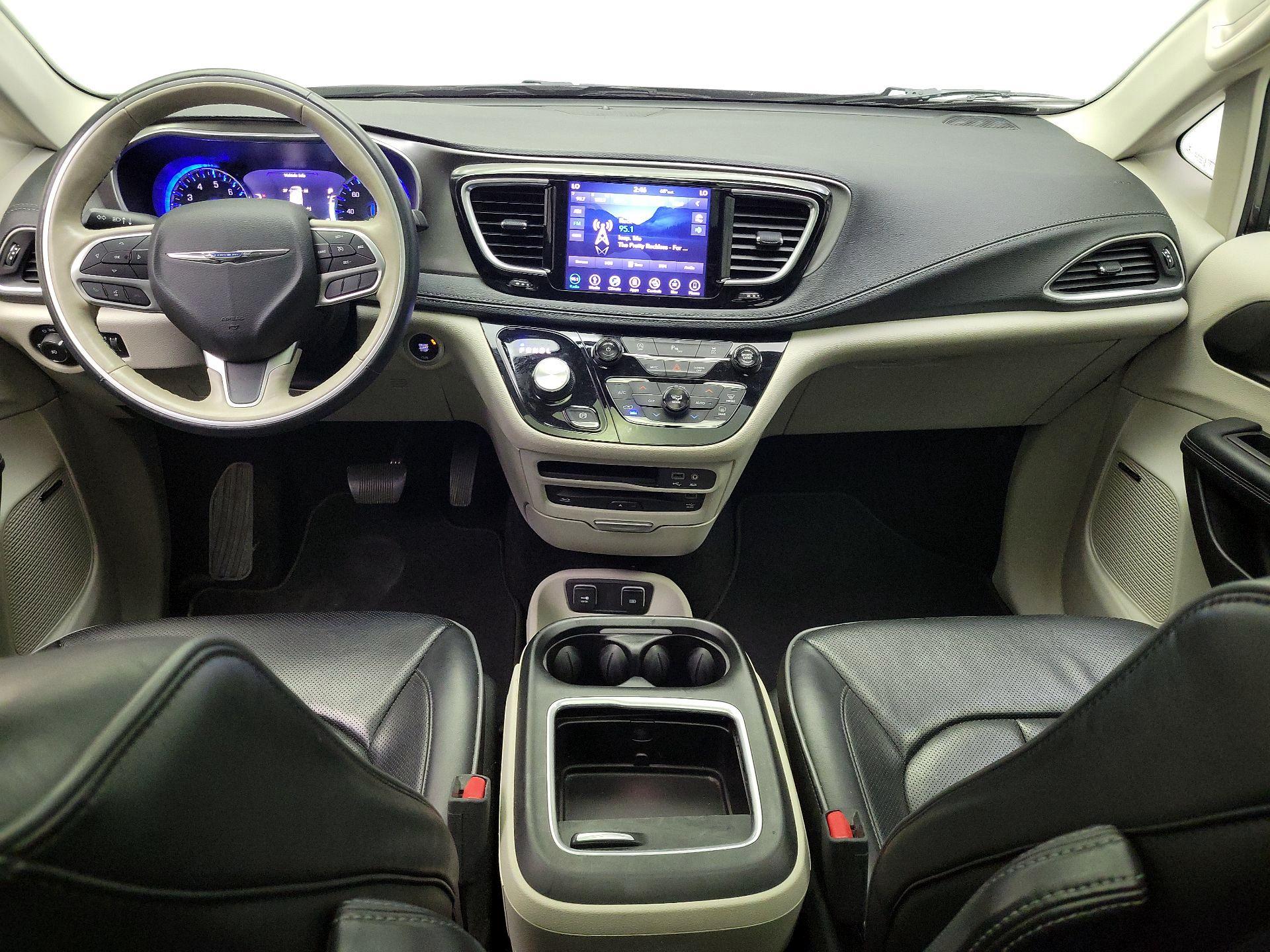 Thumbnail: 2019 Chrysler Pacifica - 9