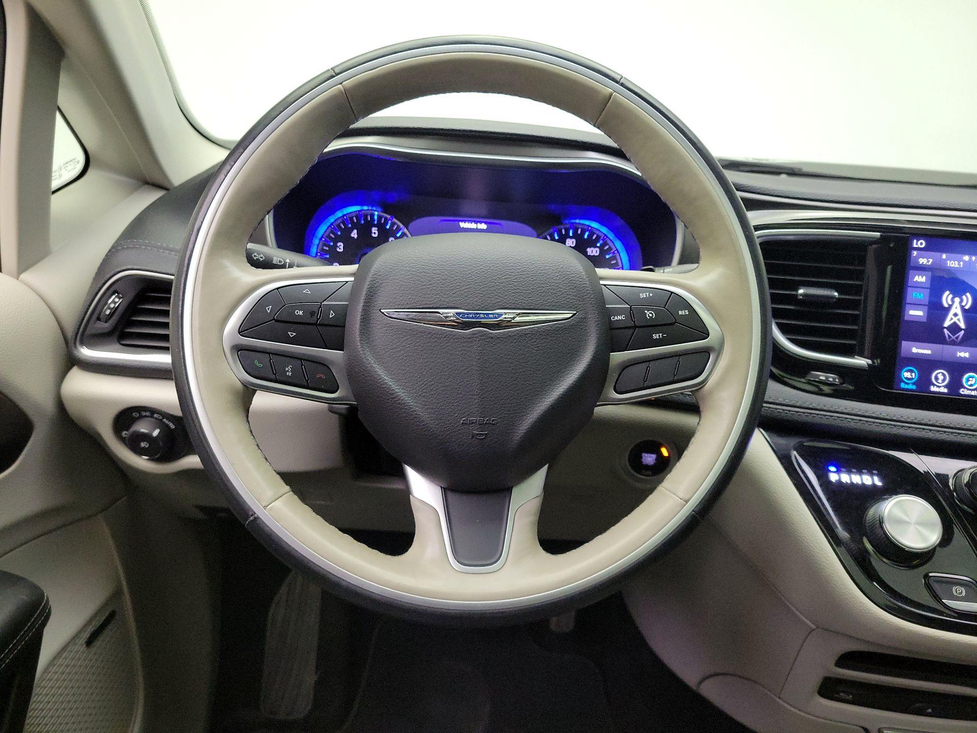 Thumbnail: 2019 Chrysler Pacifica - 10