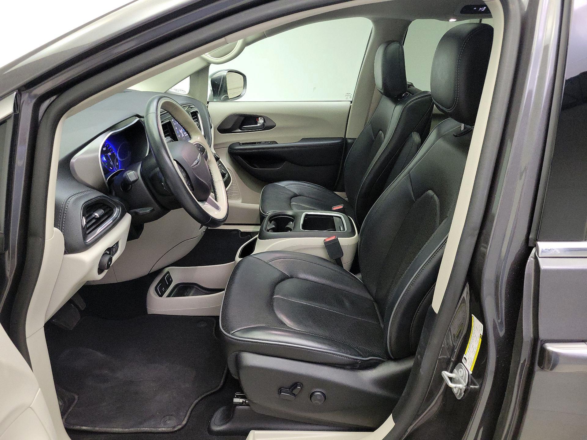 Thumbnail: 2019 Chrysler Pacifica - 11