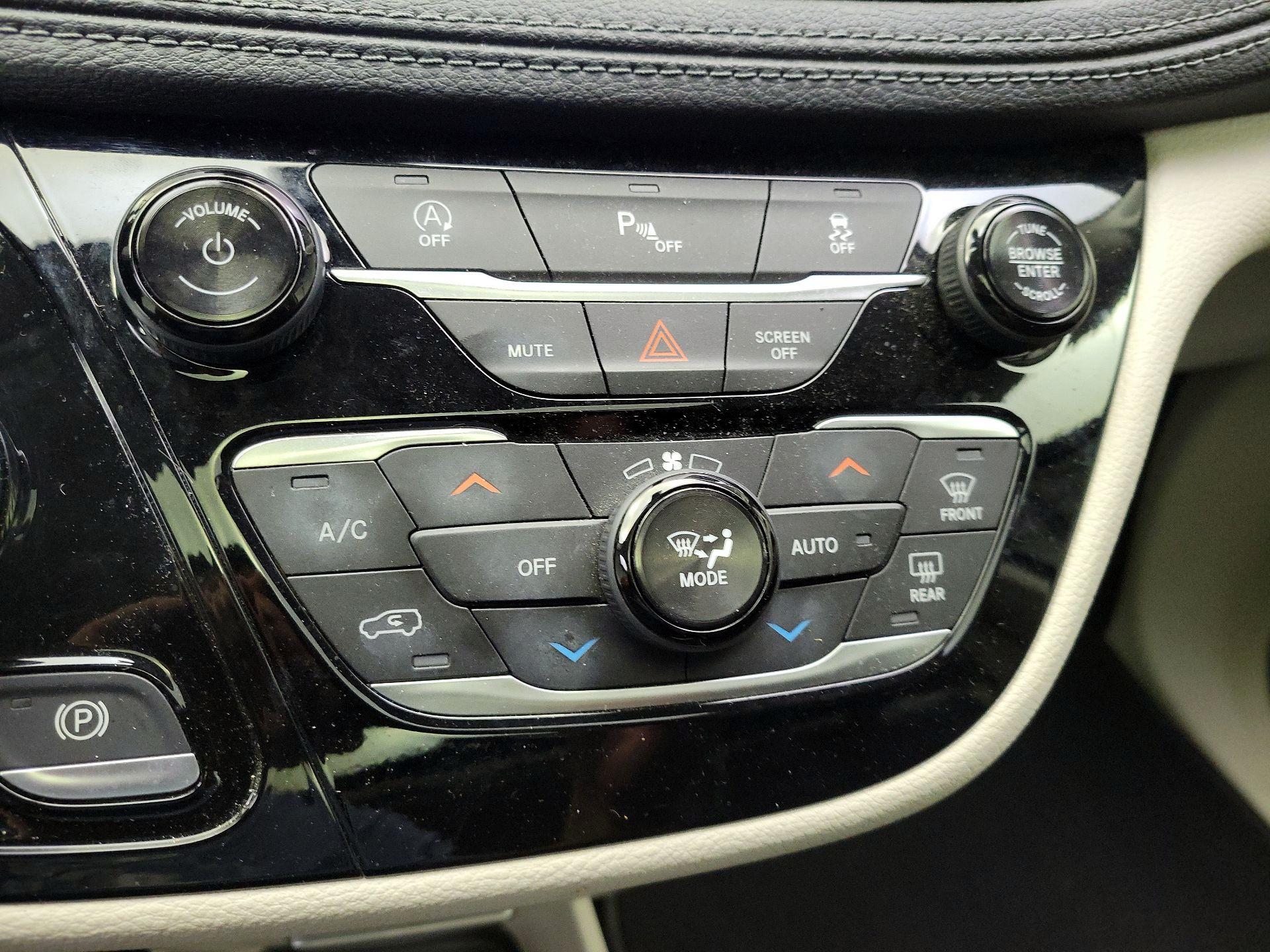 Thumbnail: 2019 Chrysler Pacifica - 17