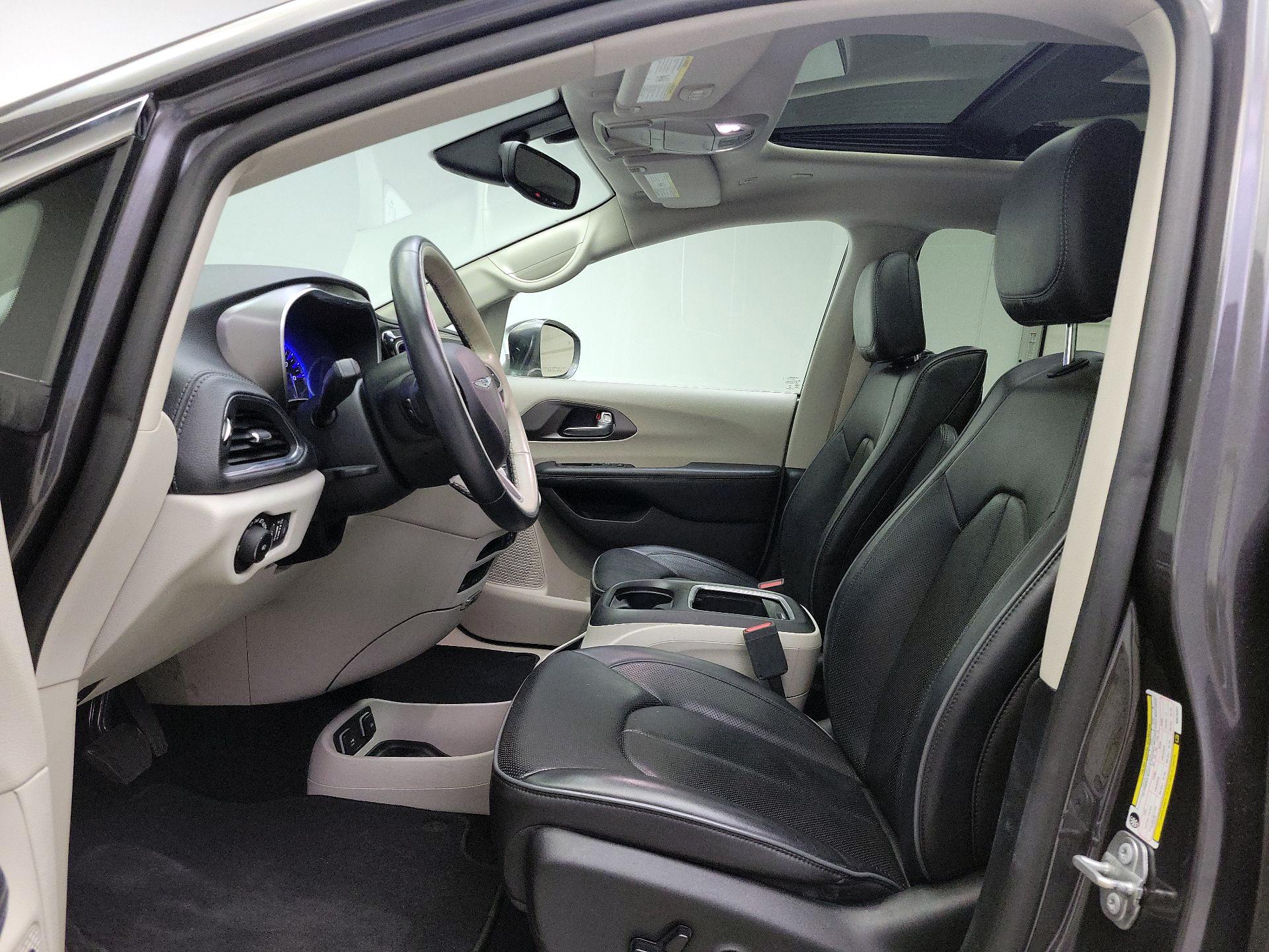 Thumbnail: 2019 Chrysler Pacifica - 20