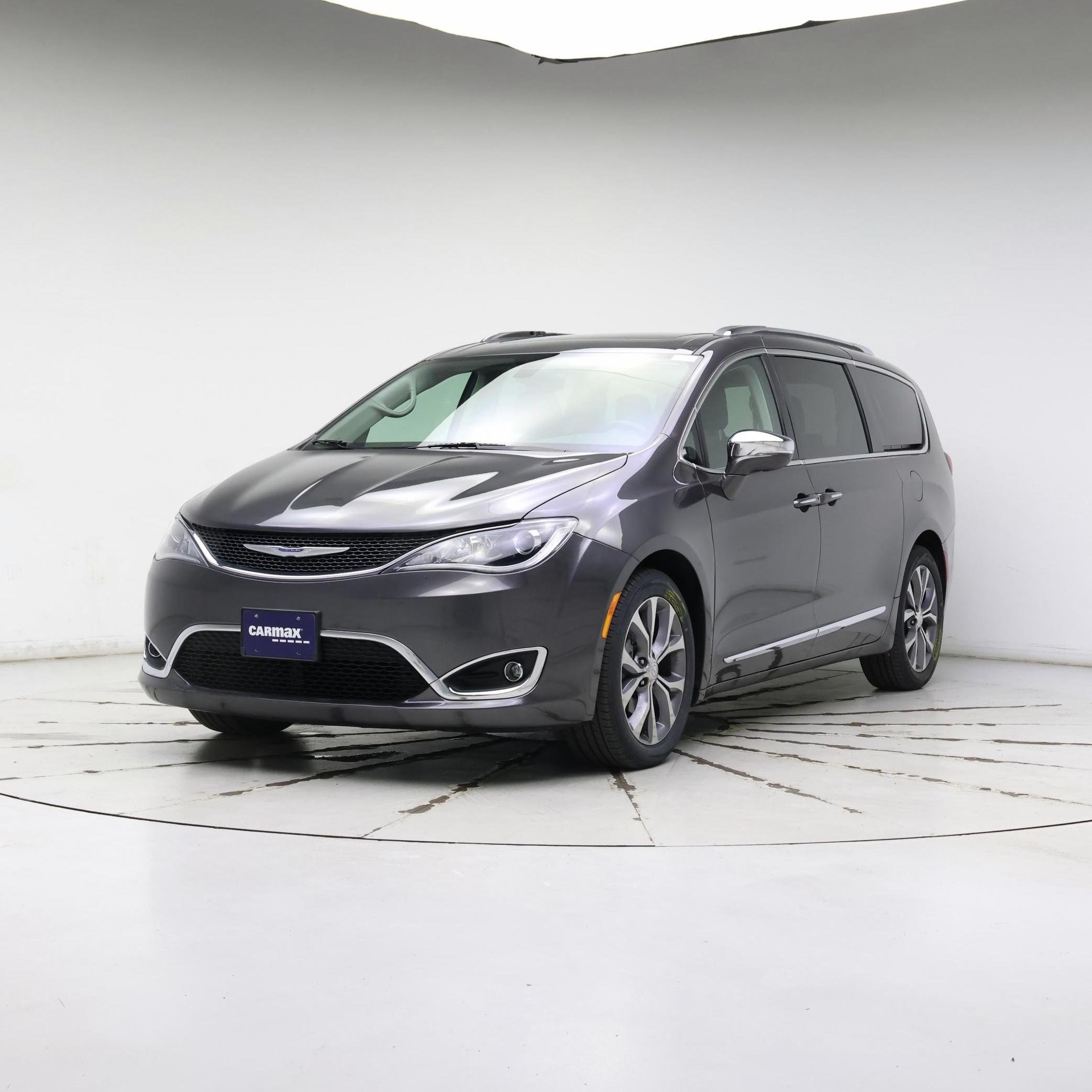 Thumbnail: 2019 Chrysler Pacifica - 4