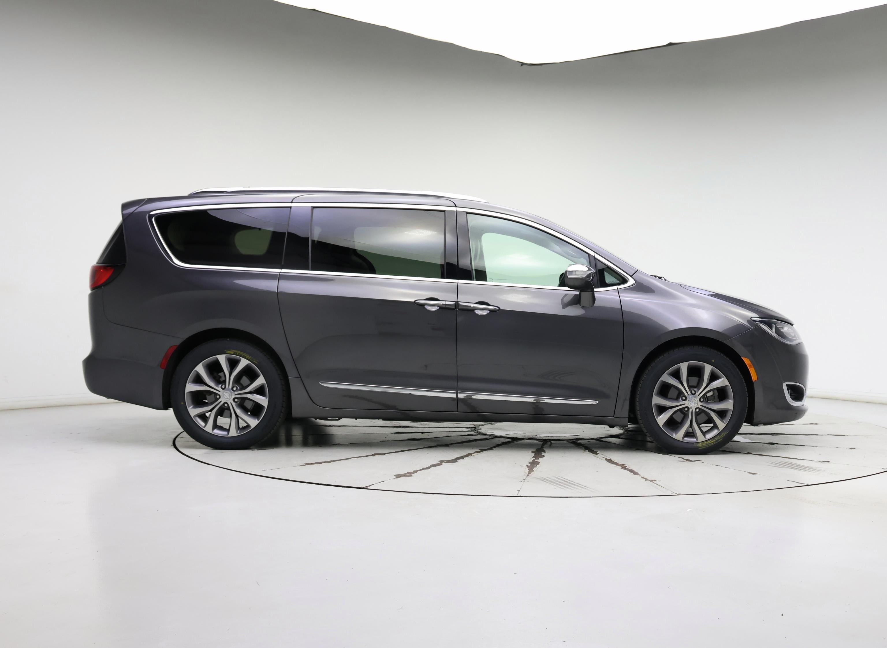 Thumbnail: 2019 Chrysler Pacifica - 7