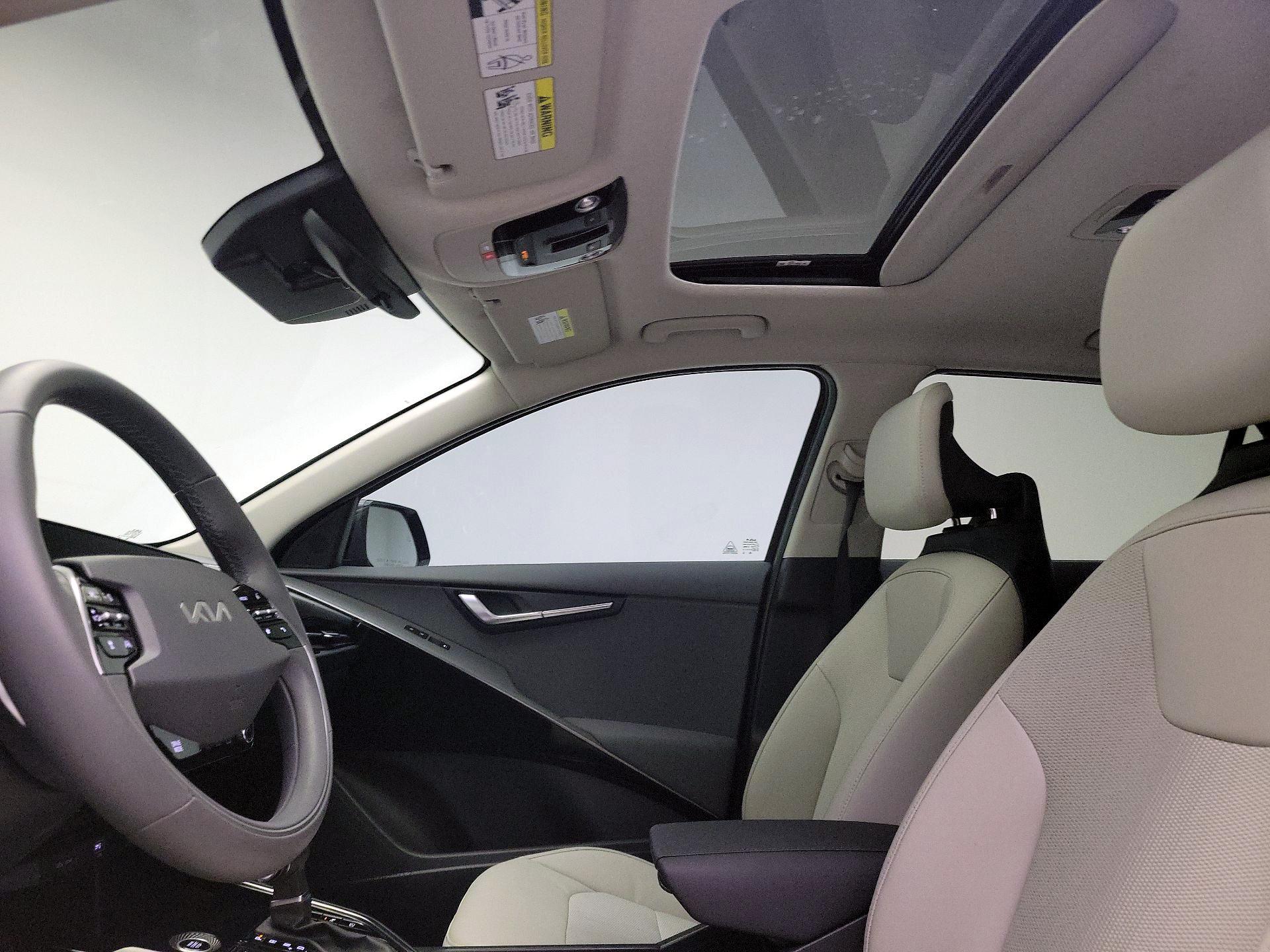 Thumbnail: 2024 Kia Niro - 18