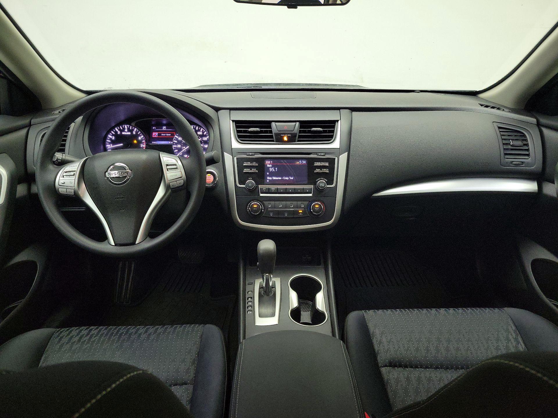 Thumbnail: 2016 Nissan Altima - 9