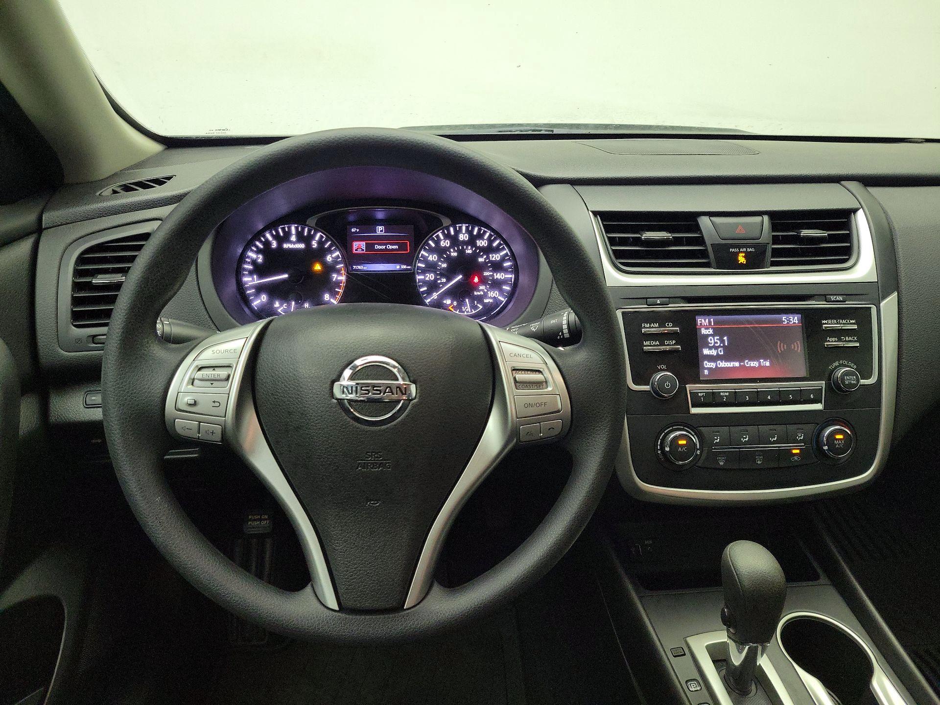 Thumbnail: 2016 Nissan Altima - 10