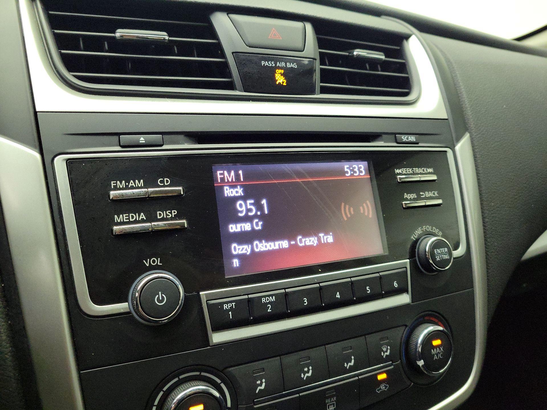 Thumbnail: 2016 Nissan Altima - 15