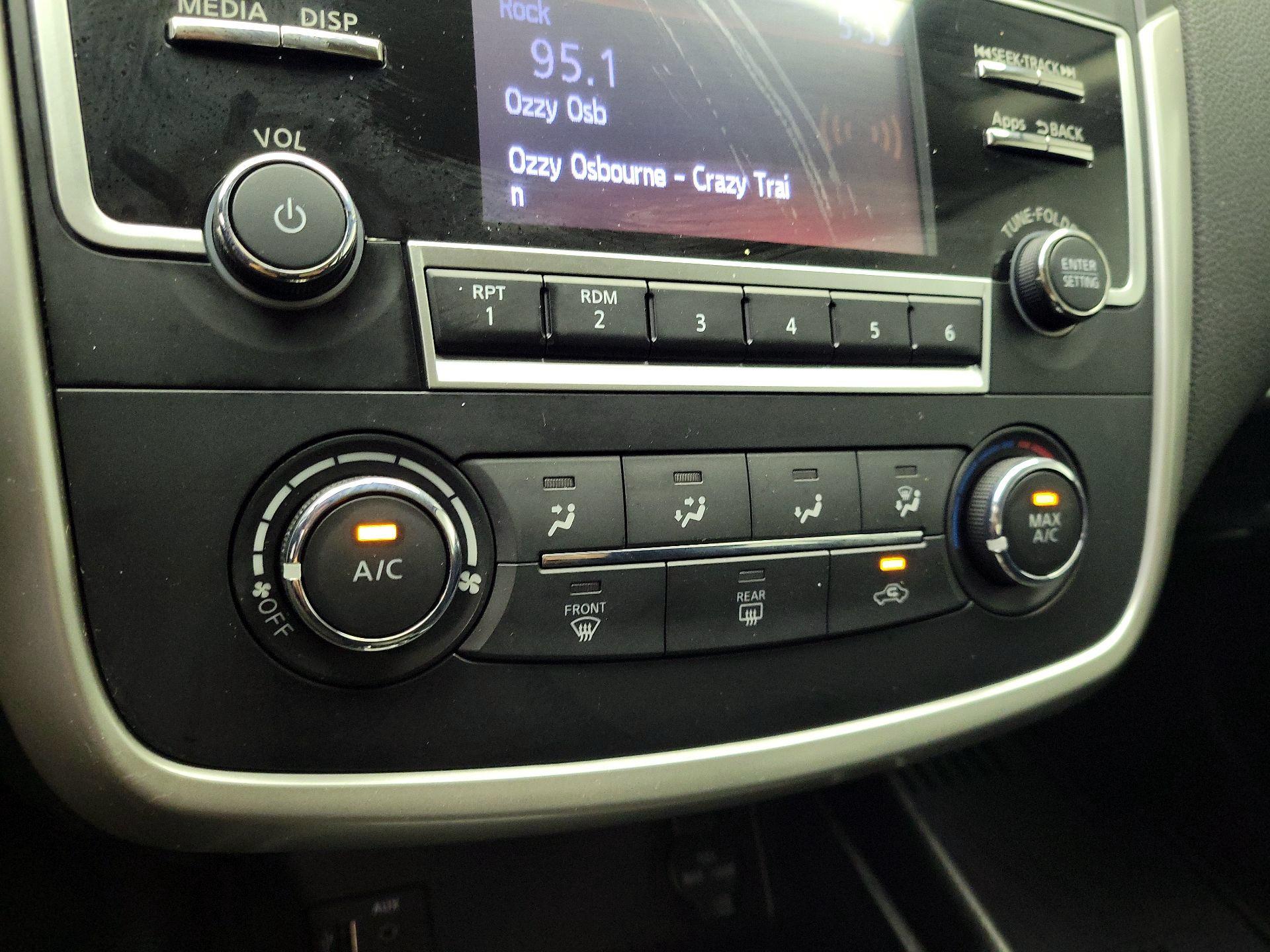 Thumbnail: 2016 Nissan Altima - 16
