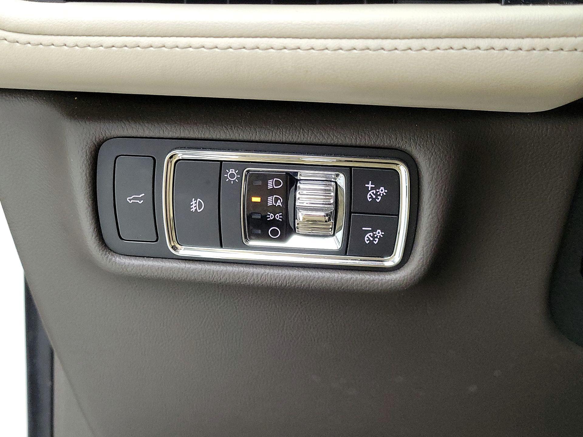 Thumbnail: 2020 Lincoln Aviator - 13