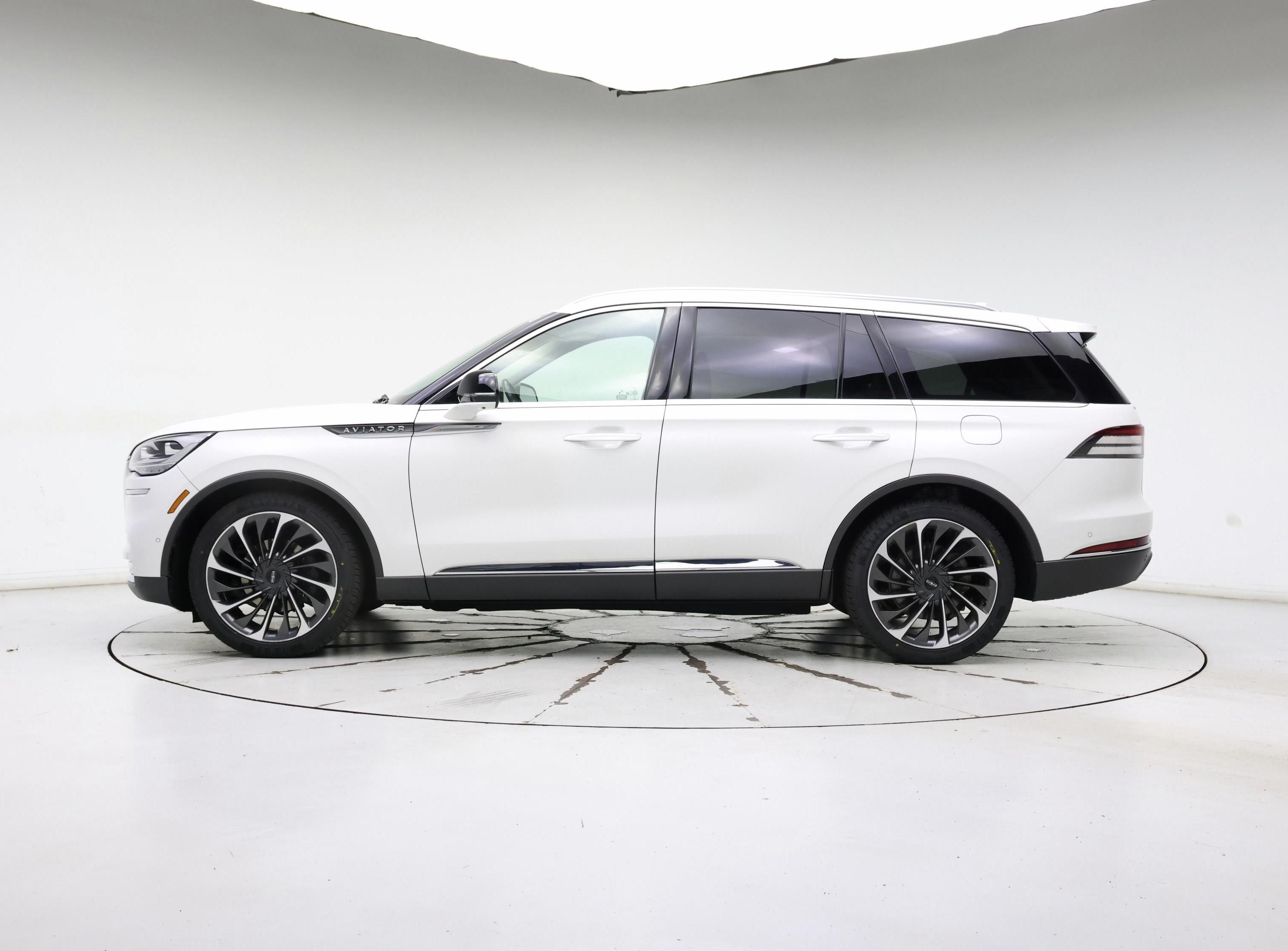 Thumbnail: 2020 Lincoln Aviator - 3