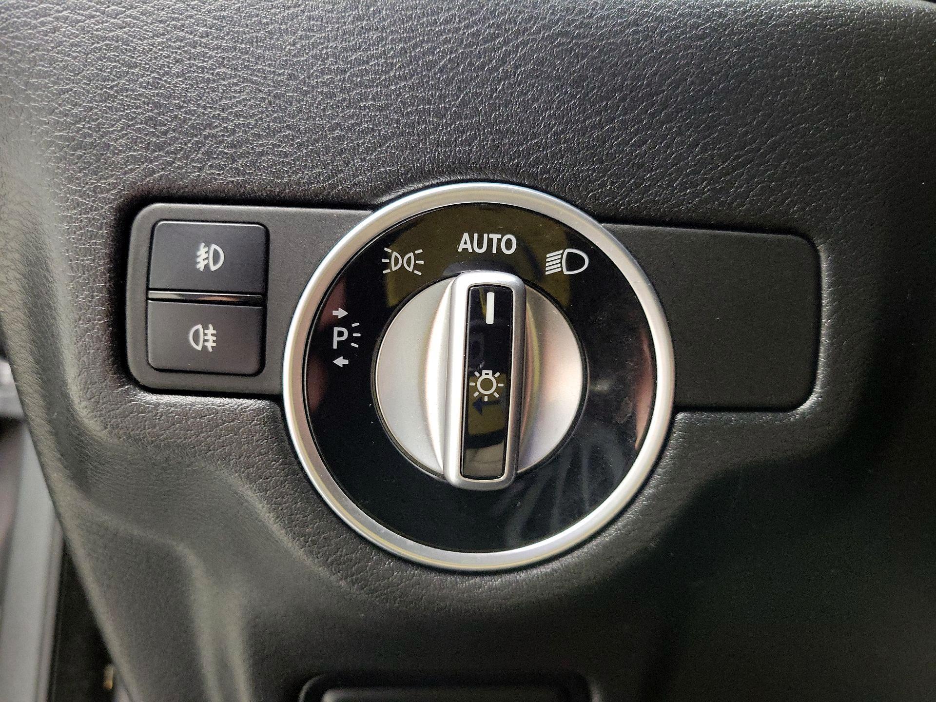 Thumbnail: 2018 INFINITI QX30 - 13