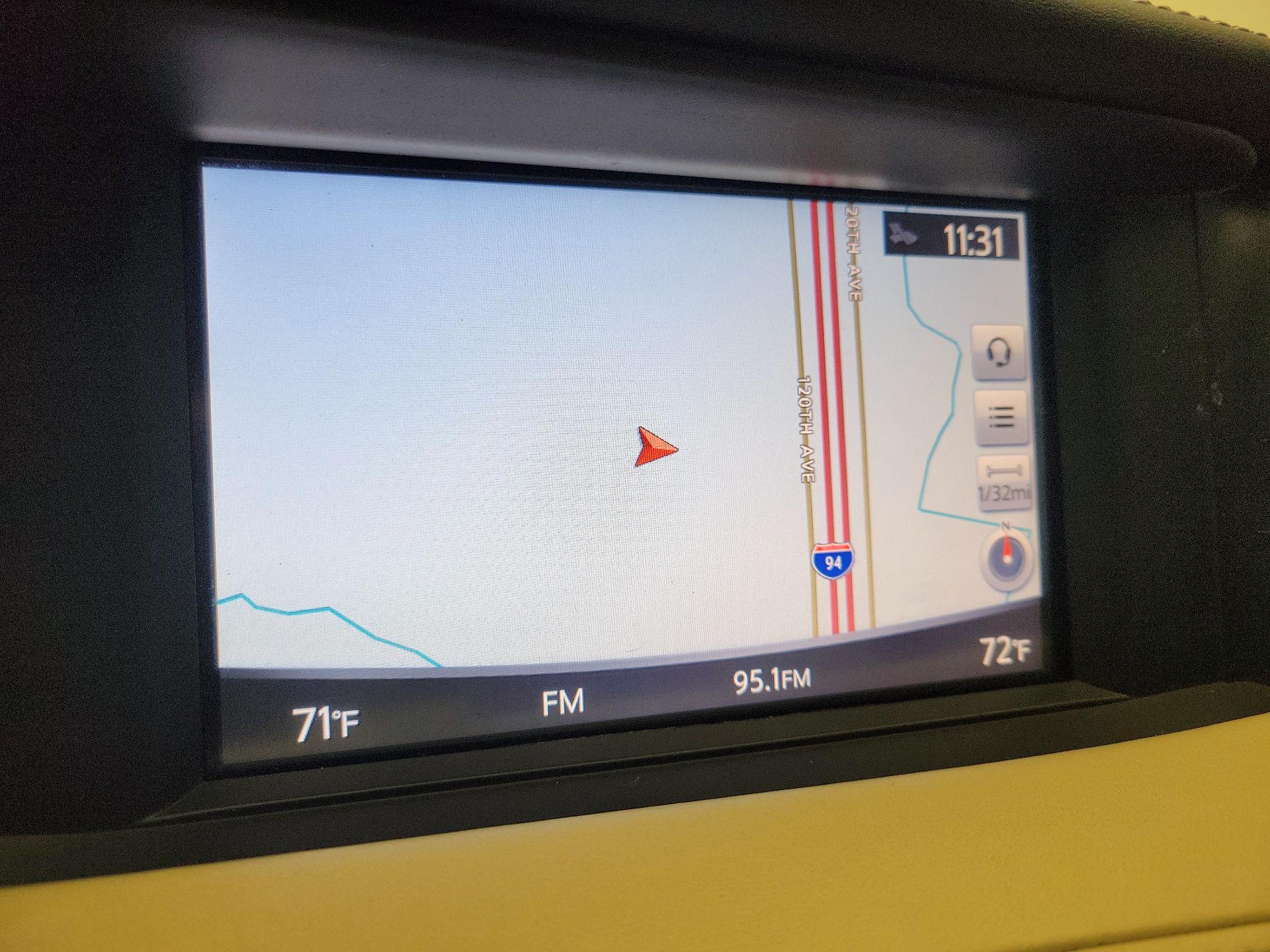 Thumbnail: 2018 INFINITI QX30 - 14