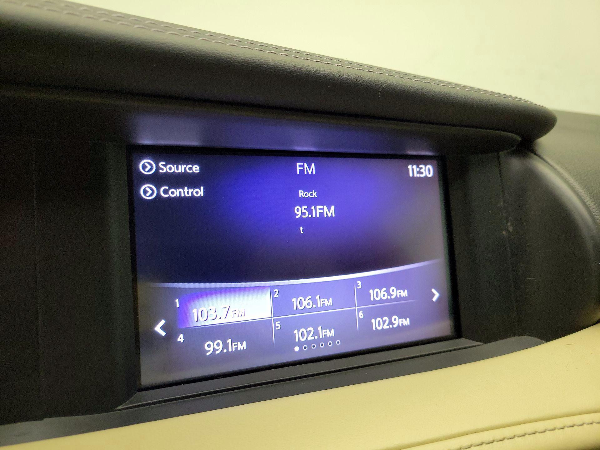 Thumbnail: 2018 INFINITI QX30 - 16