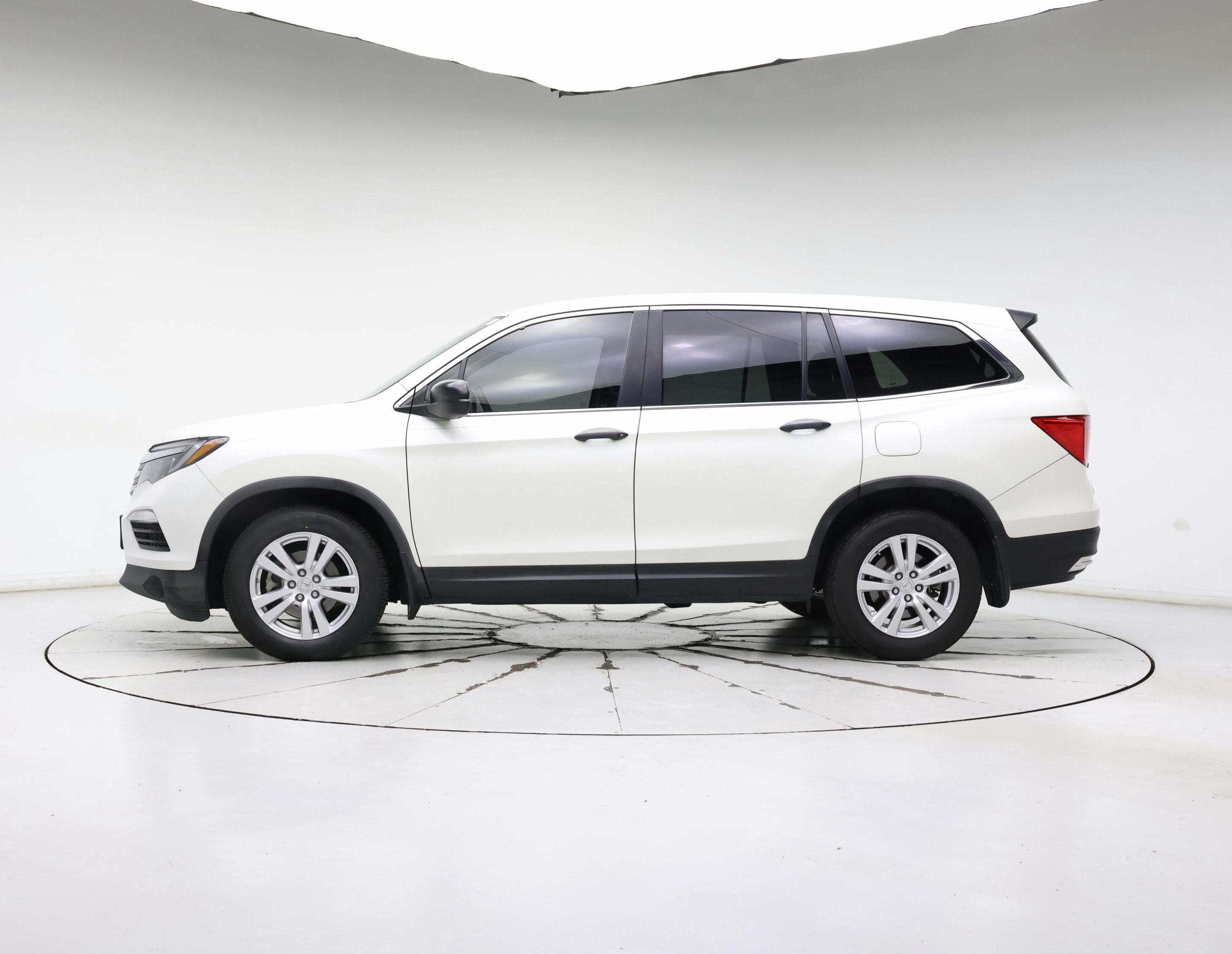 Thumbnail: 2016 Honda Pilot - 3
