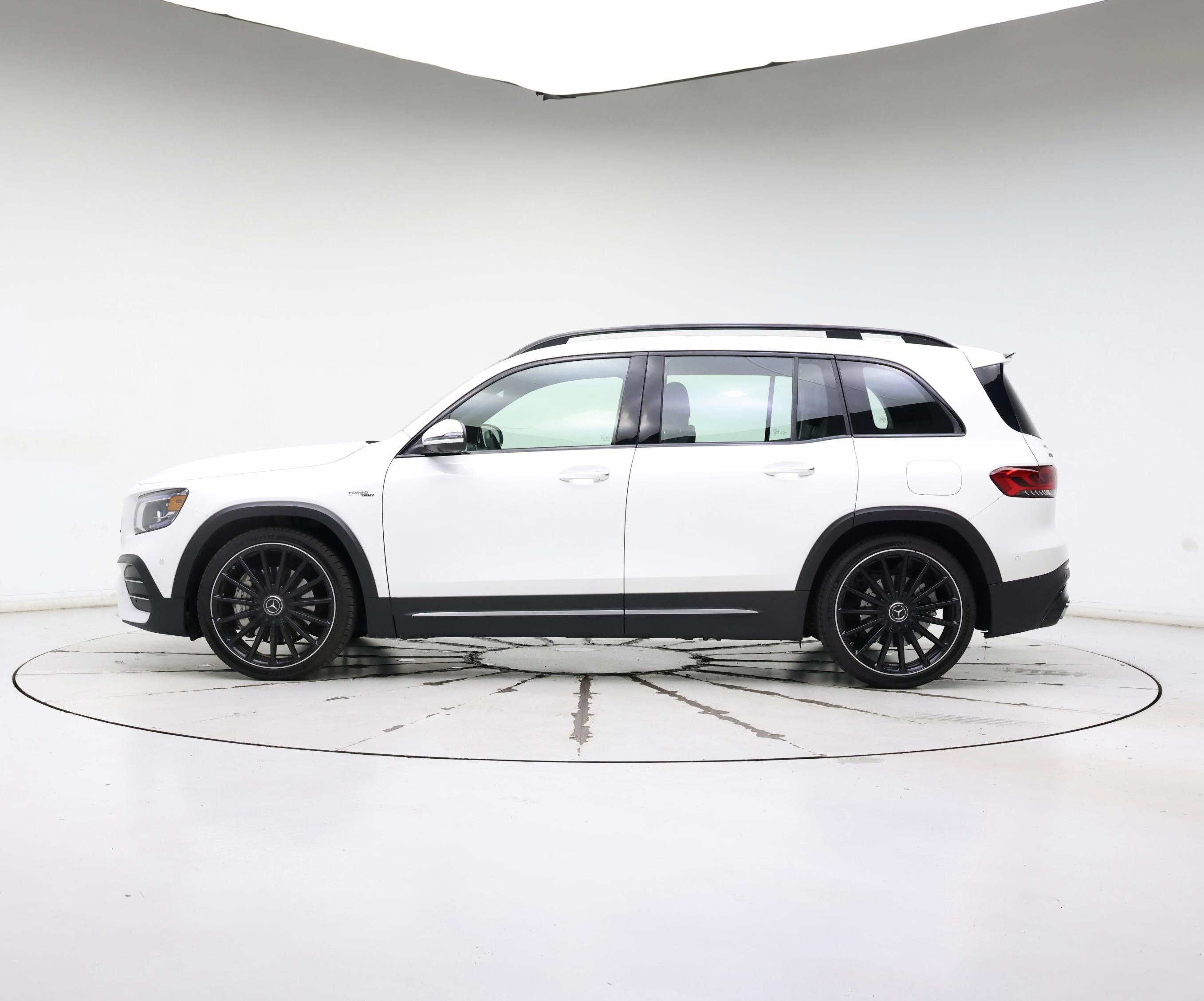 Thumbnail: 2022 Mercedes-Benz GLB - 3