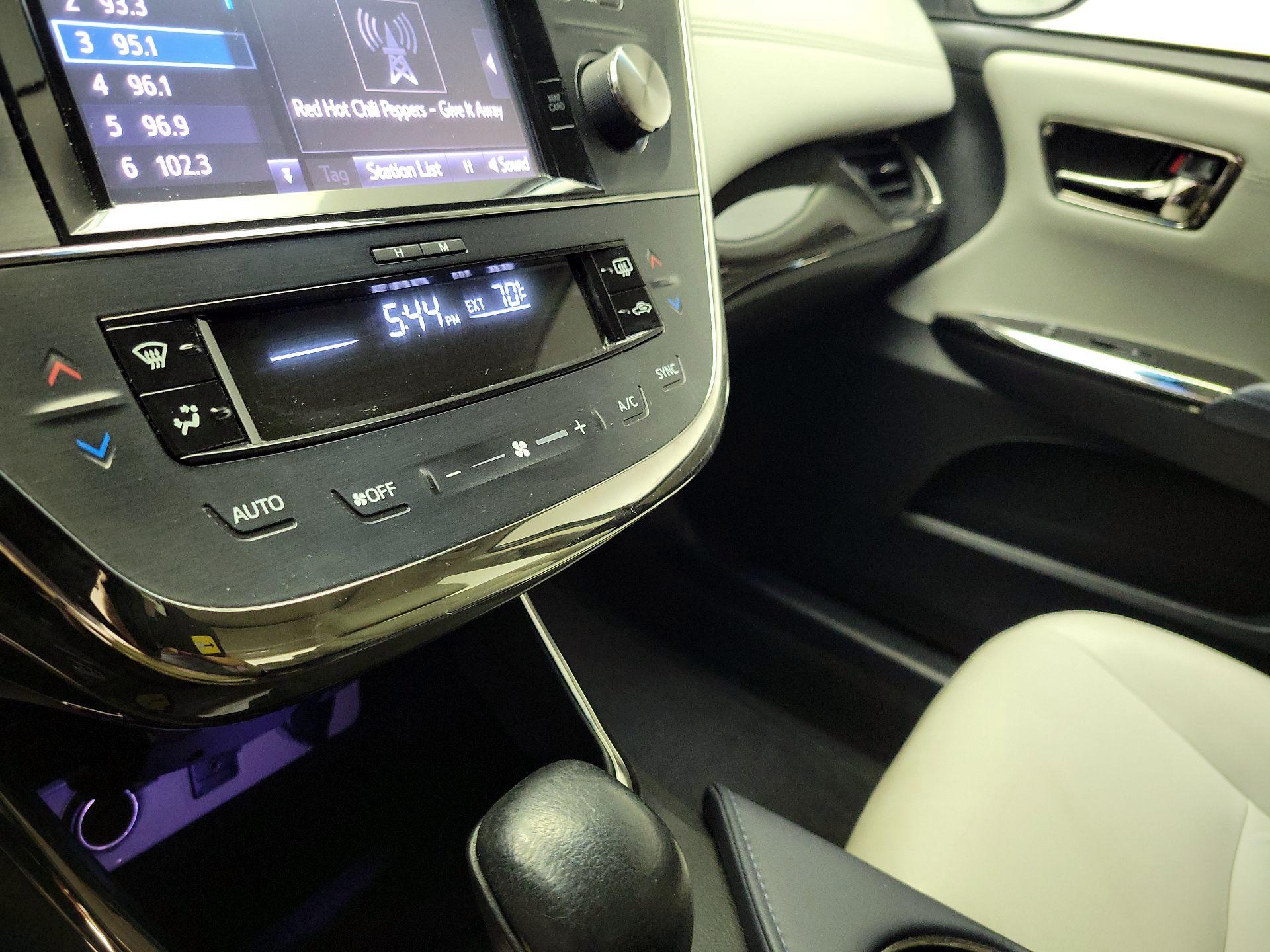 Thumbnail: 2015 Toyota Avalon - 16