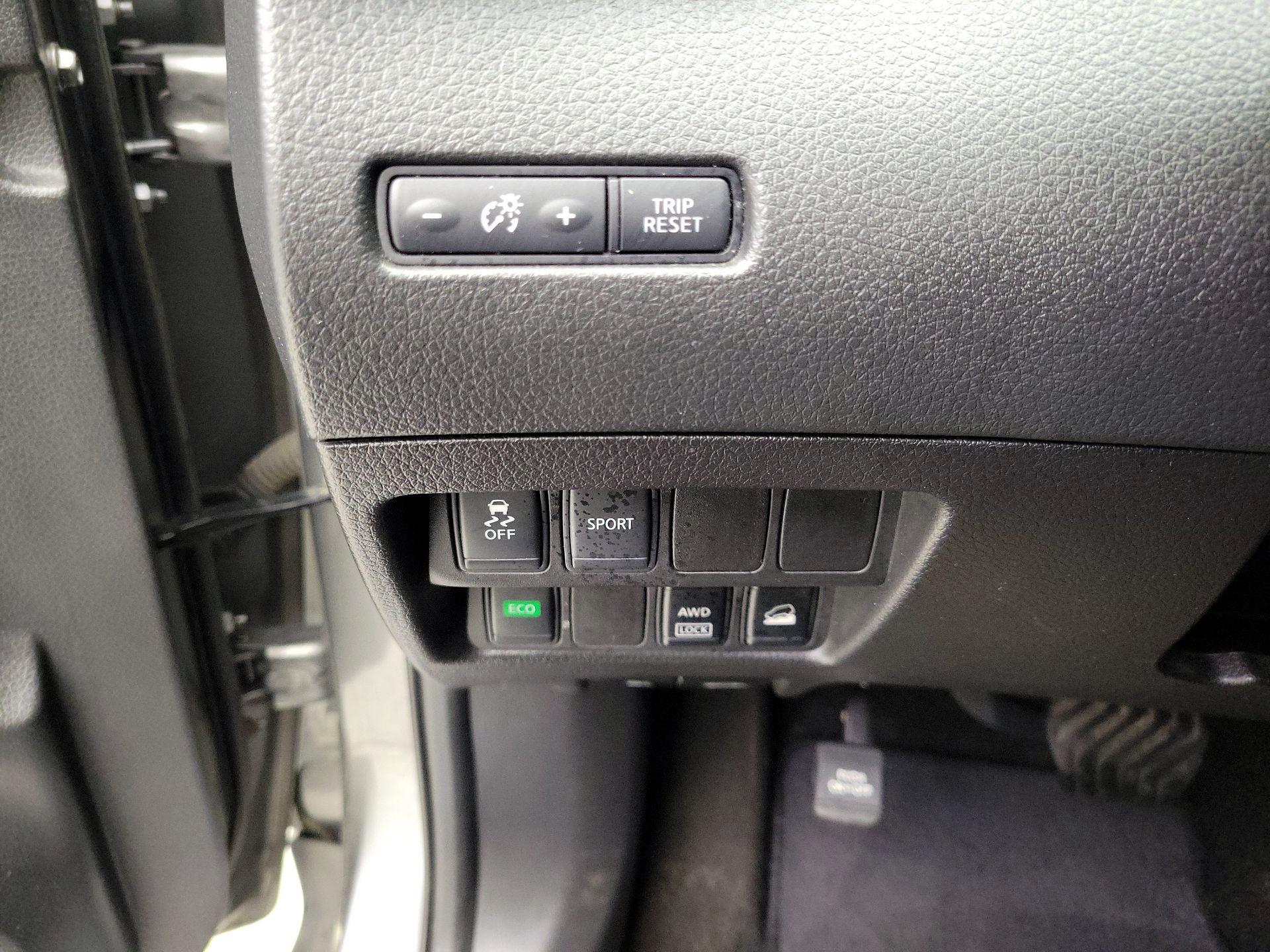 Thumbnail: 2016 Nissan Rogue - 13