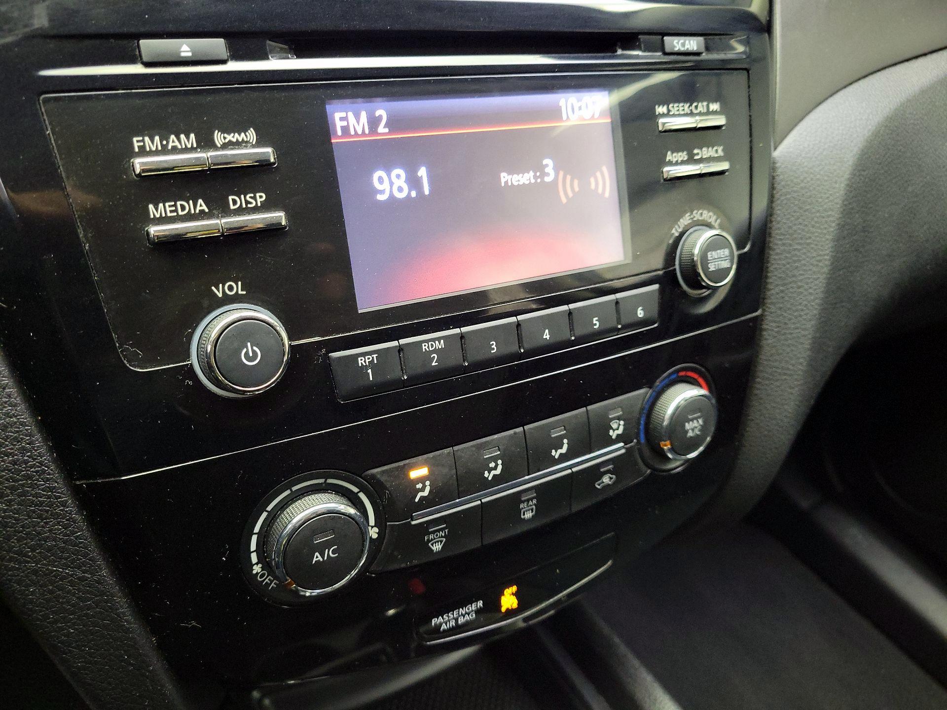 Thumbnail: 2016 Nissan Rogue - 15