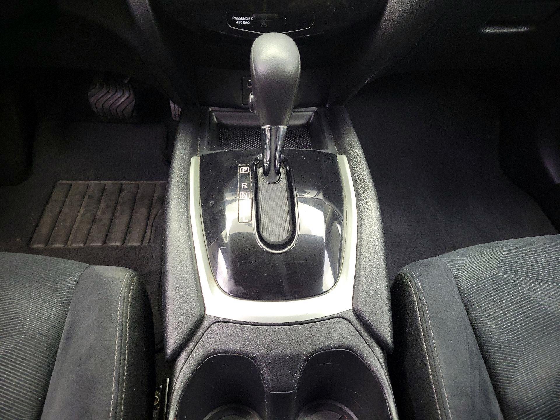 Thumbnail: 2016 Nissan Rogue - 17