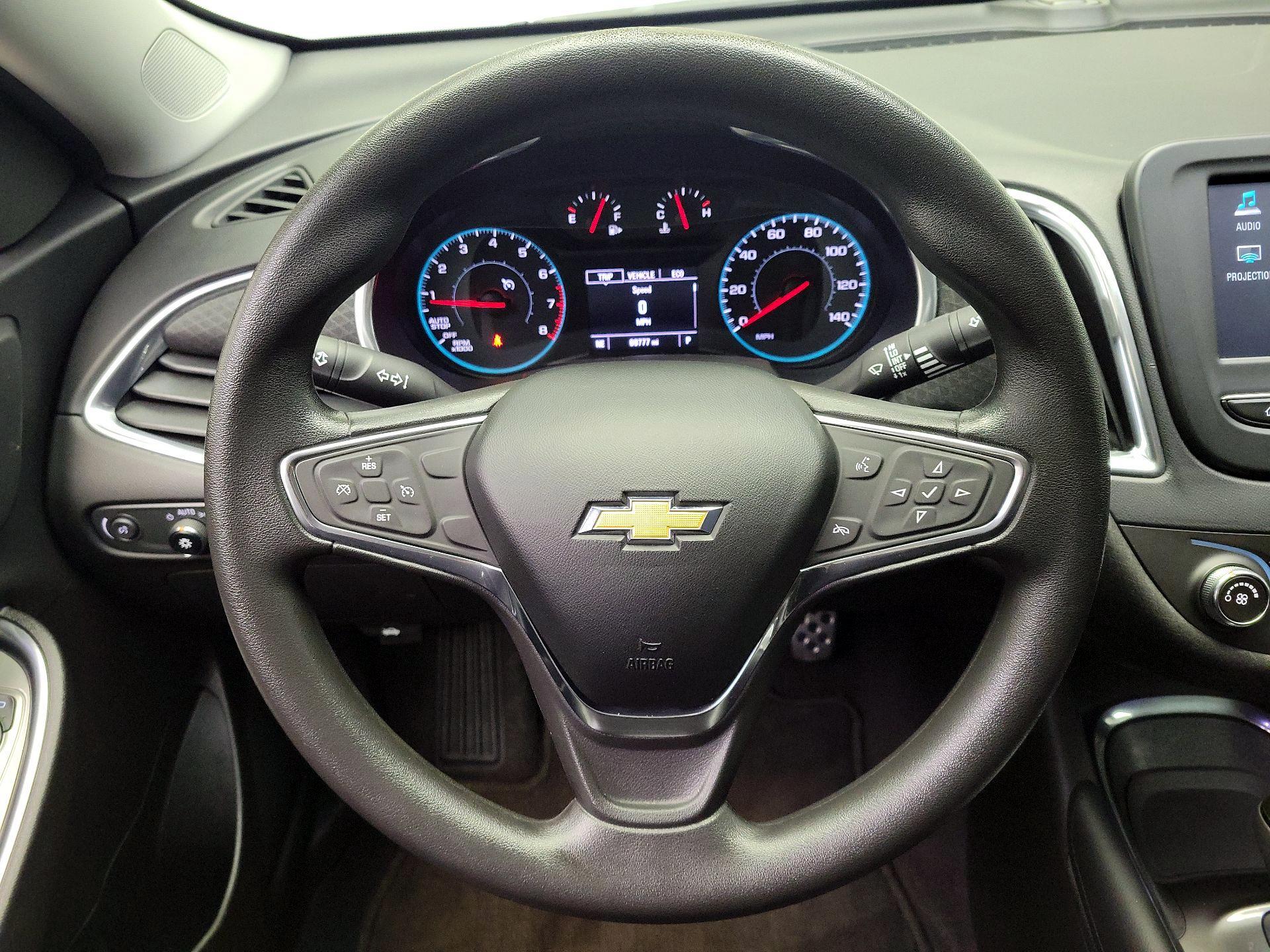 Thumbnail: 2016 Chevrolet Malibu - 10