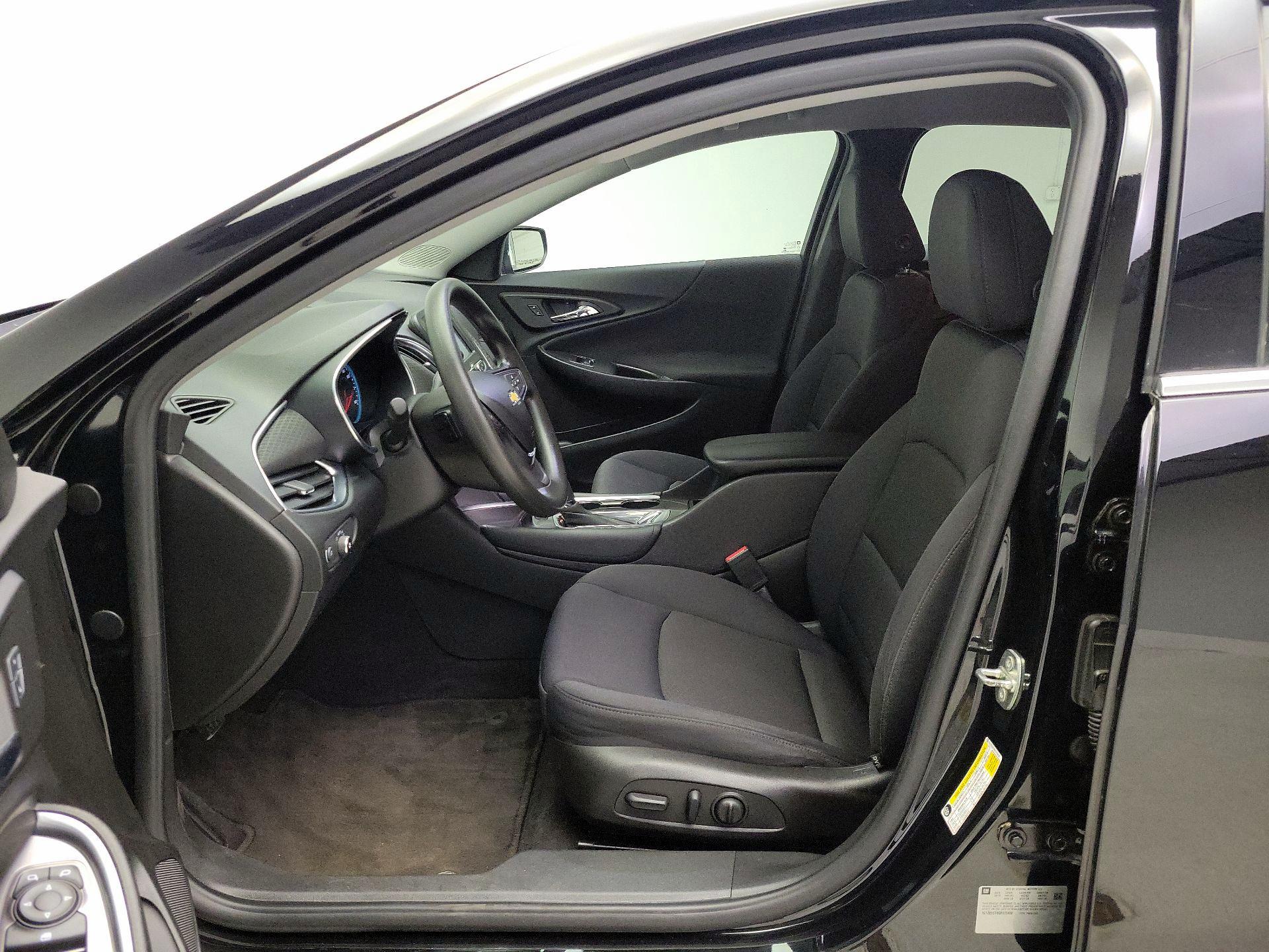 Thumbnail: 2016 Chevrolet Malibu - 11