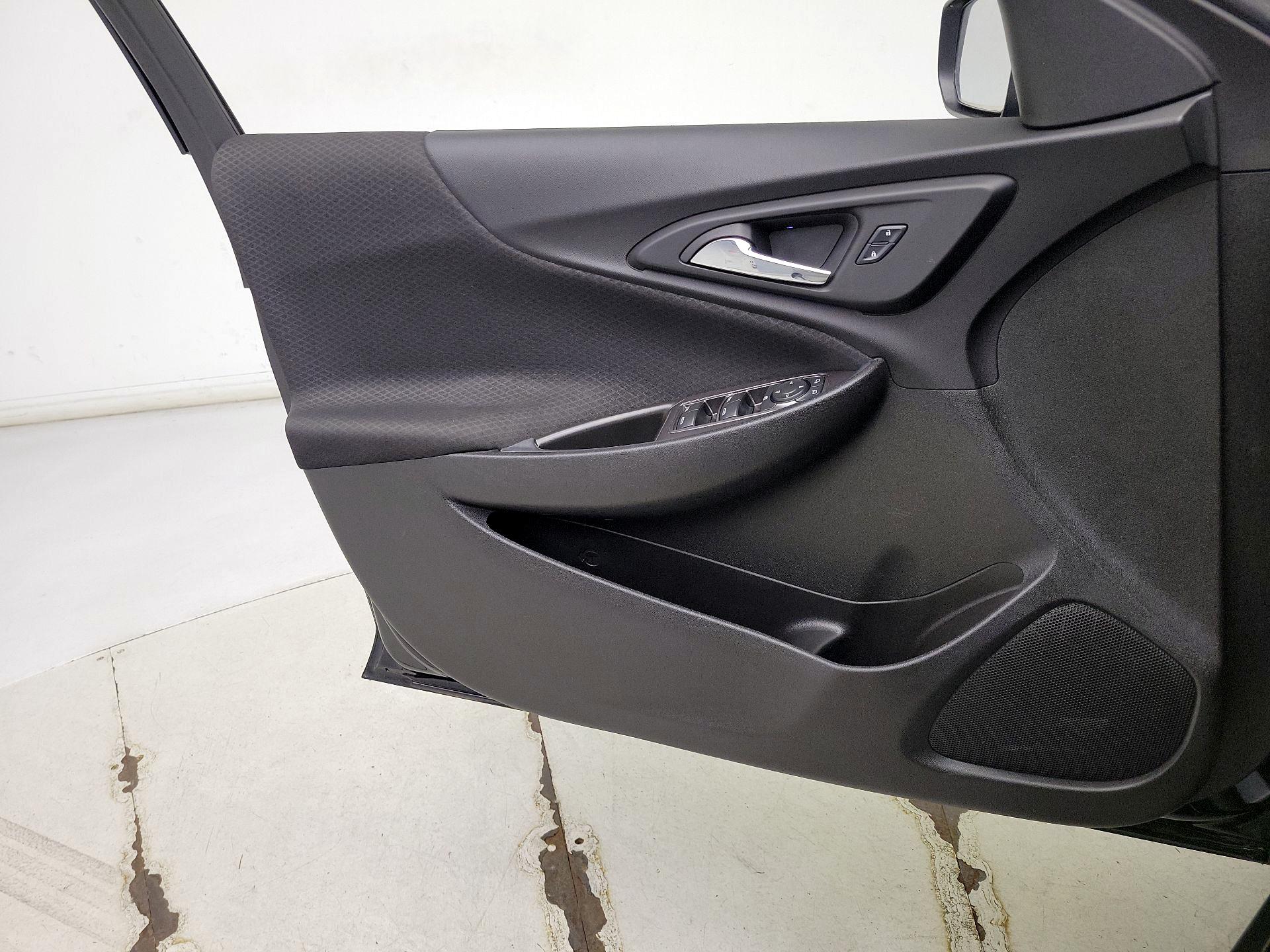 Thumbnail: 2016 Chevrolet Malibu - 12