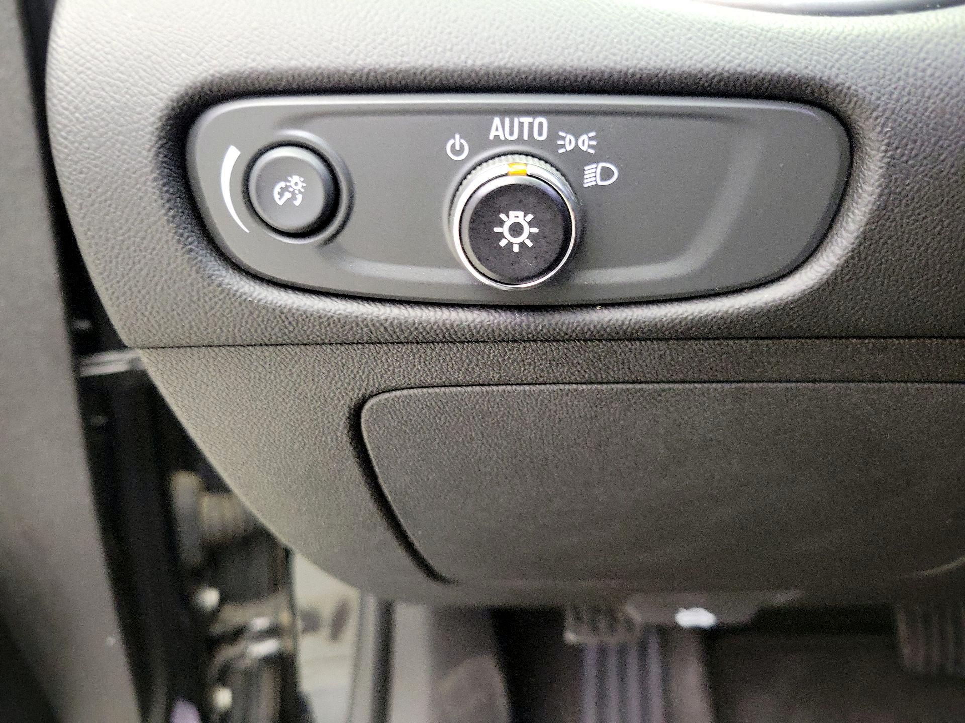 Thumbnail: 2016 Chevrolet Malibu - 13