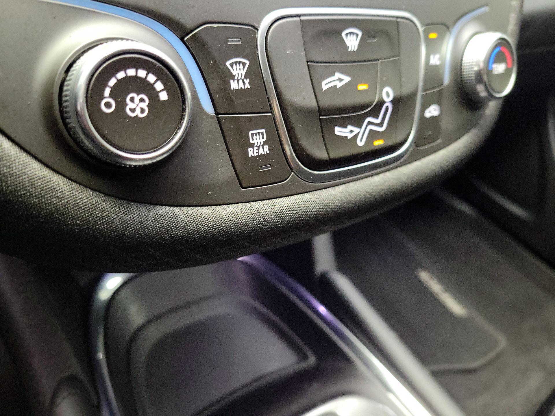 Thumbnail: 2016 Chevrolet Malibu - 16