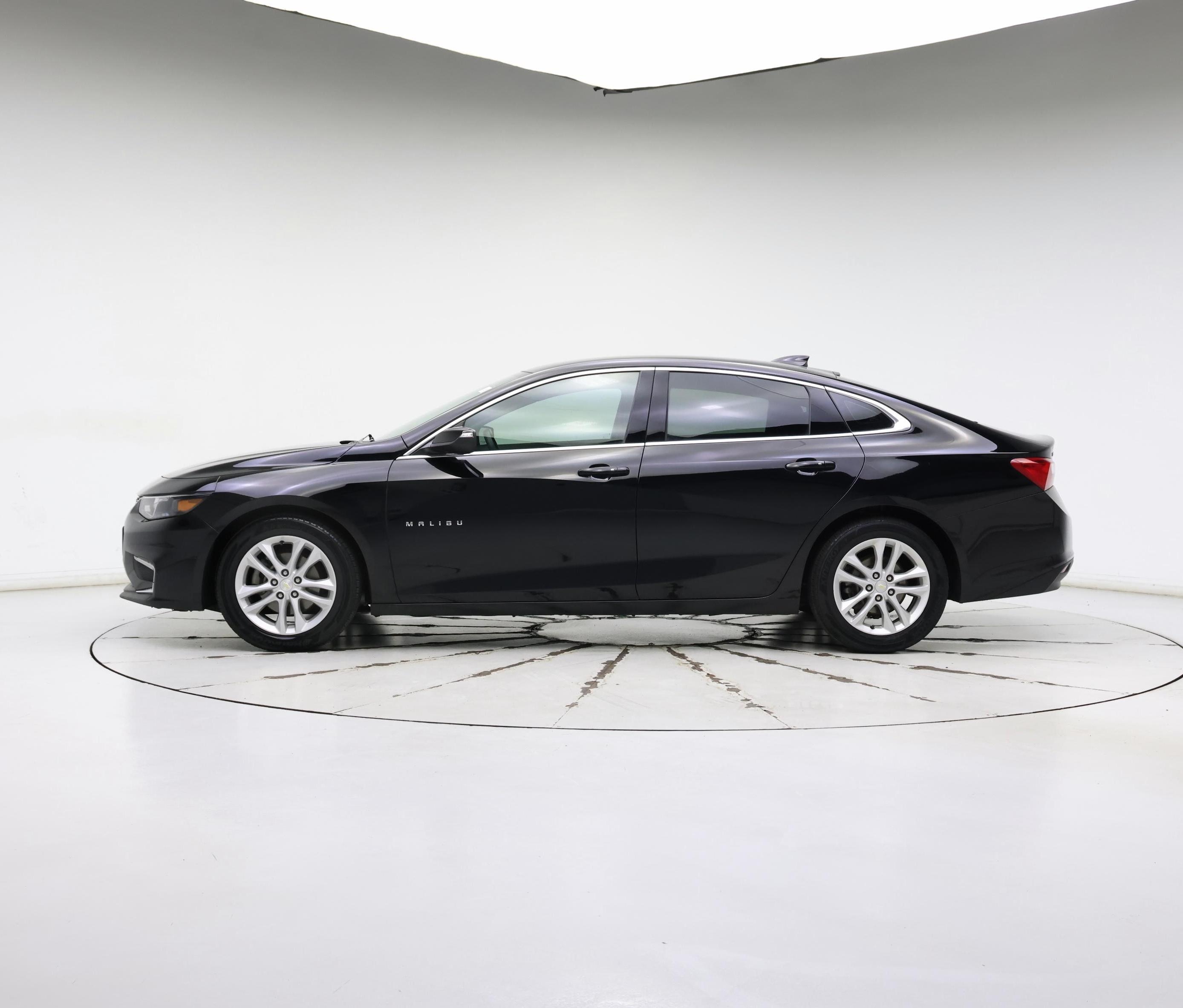 Thumbnail: 2016 Chevrolet Malibu - 3