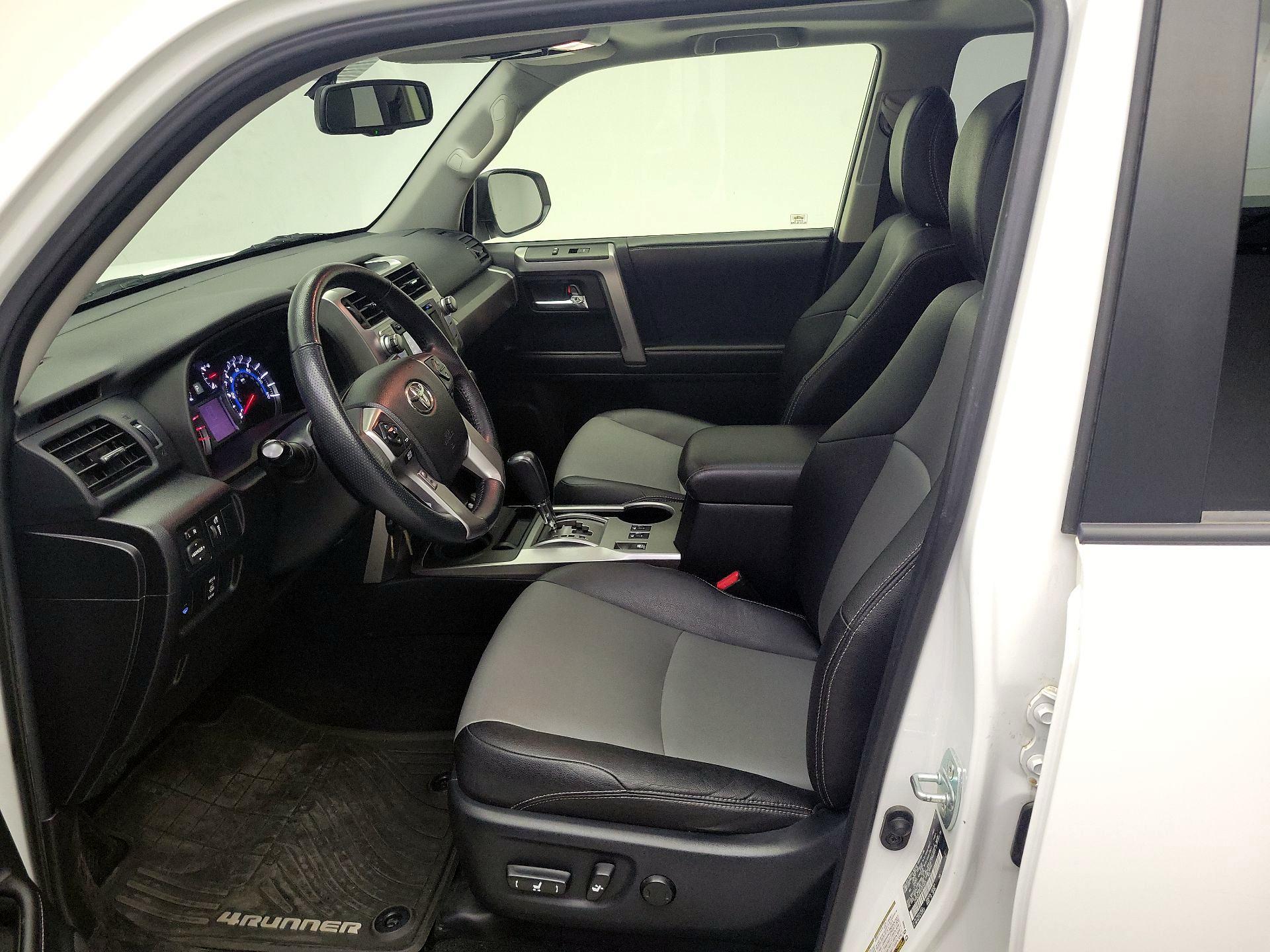 Thumbnail: 2016 Toyota 4Runner - 11