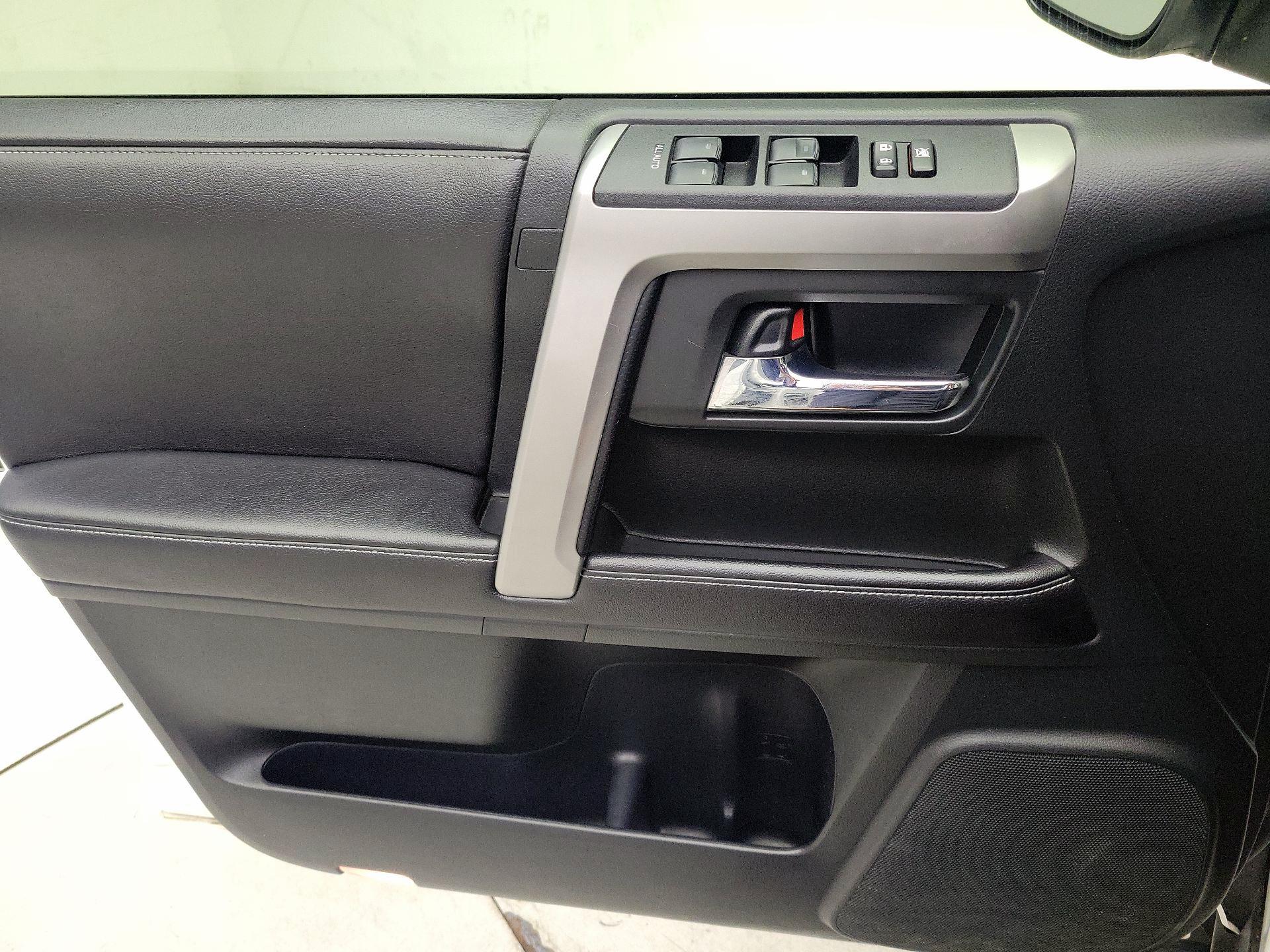 Thumbnail: 2016 Toyota 4Runner - 12