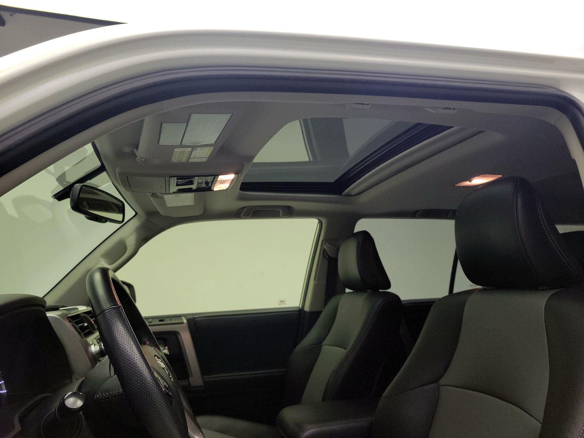 Thumbnail: 2016 Toyota 4Runner - 18