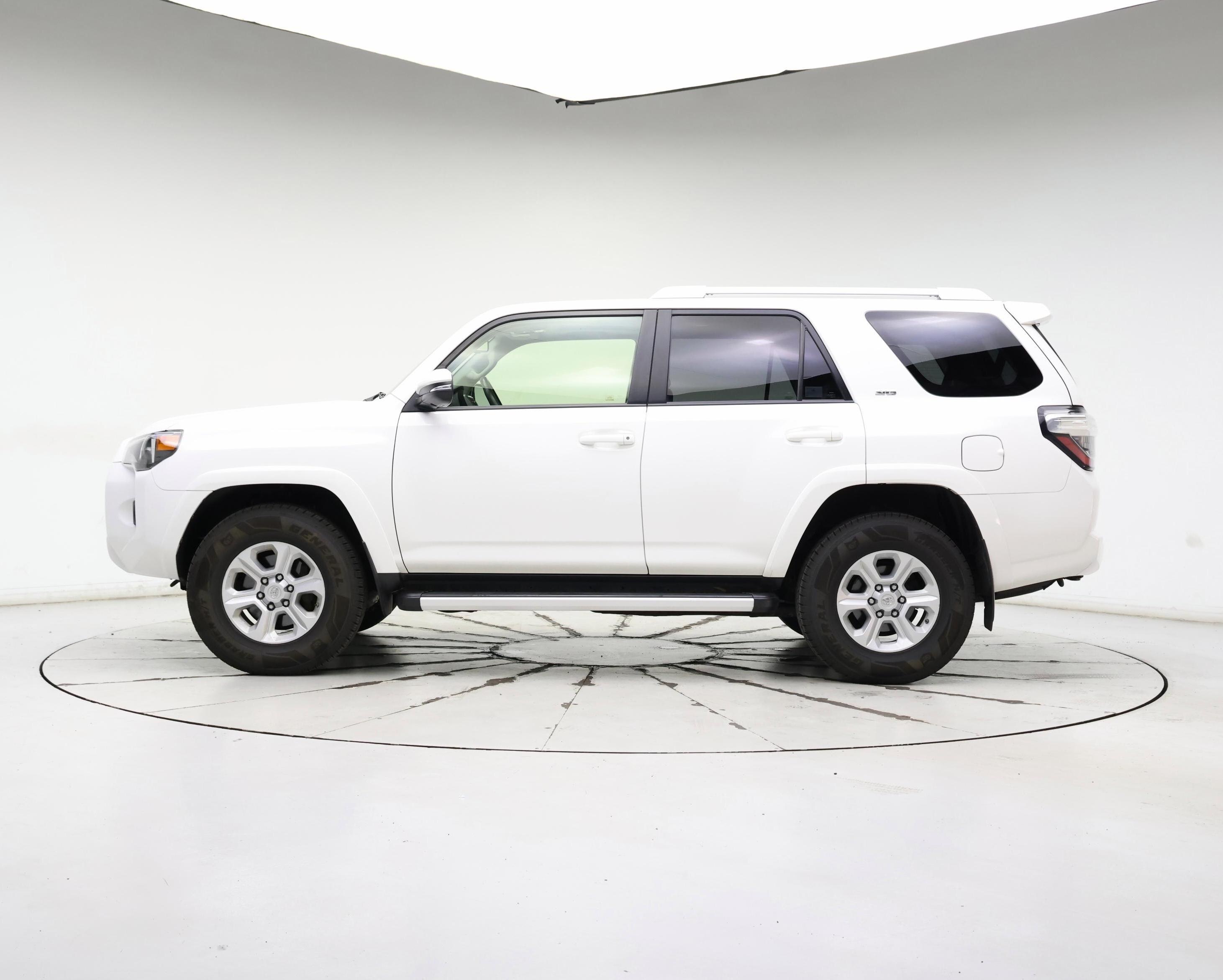 Thumbnail: 2016 Toyota 4Runner - 3