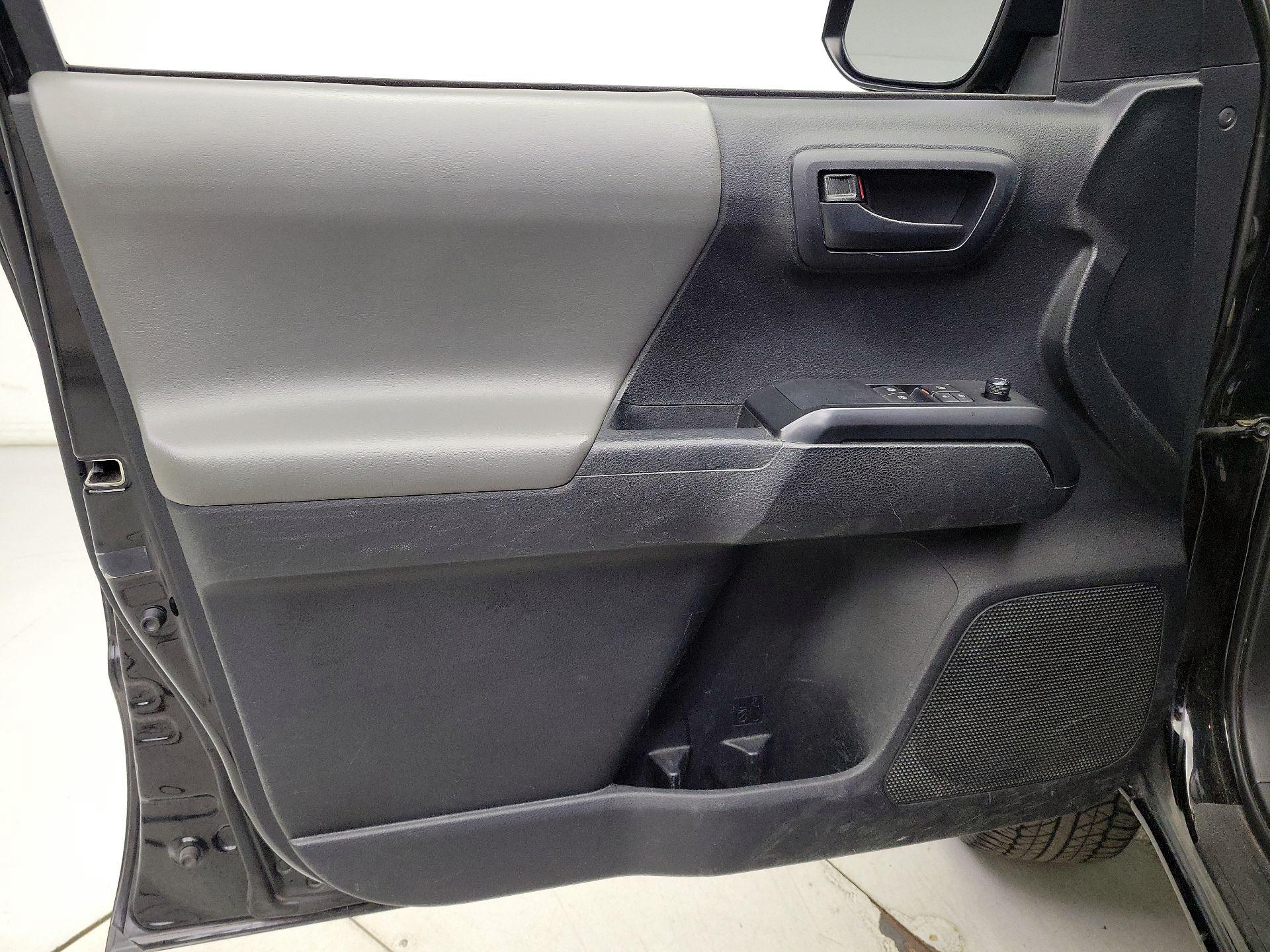 Thumbnail: 2020 Toyota Tacoma - 12