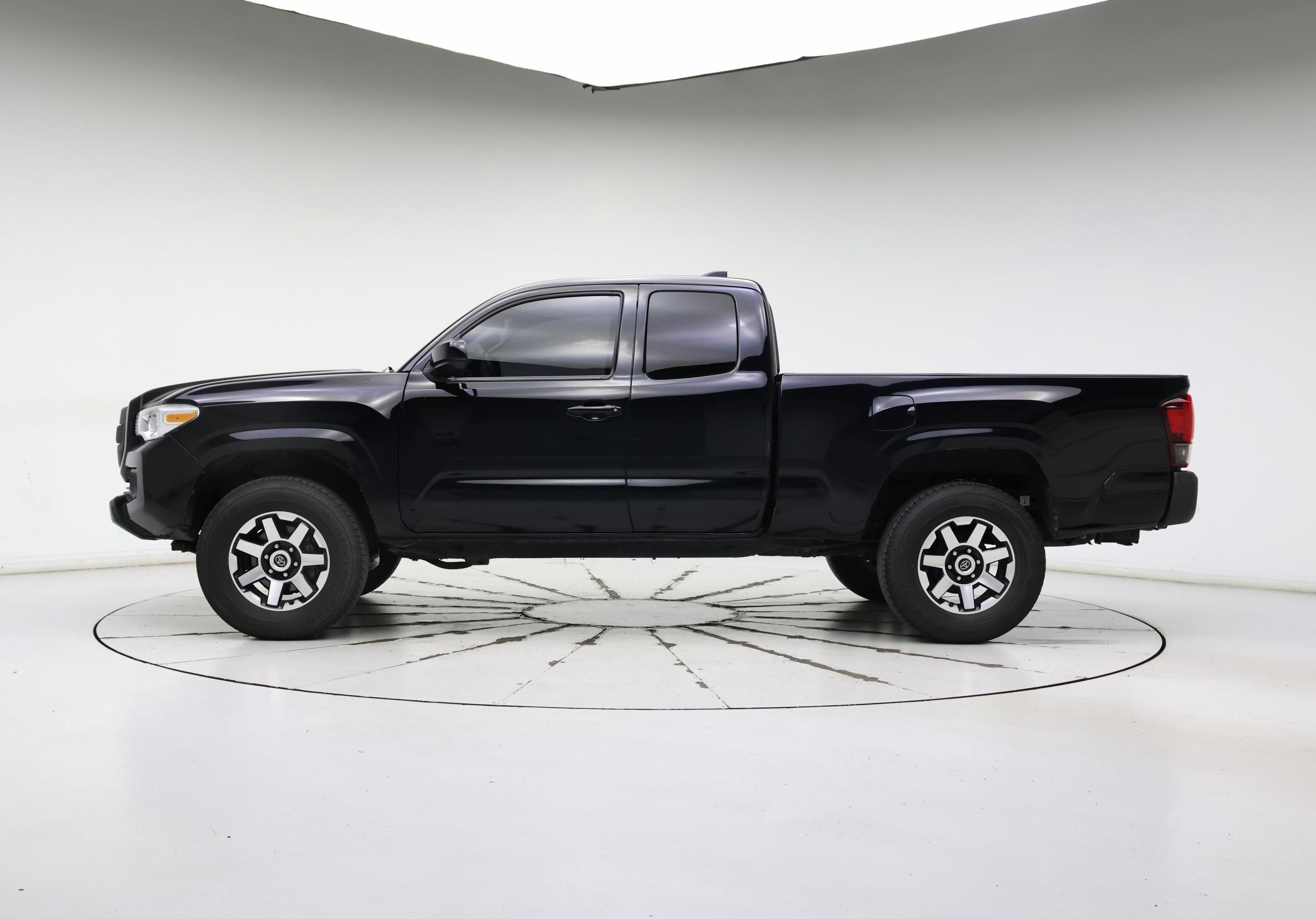 Thumbnail: 2020 Toyota Tacoma - 3