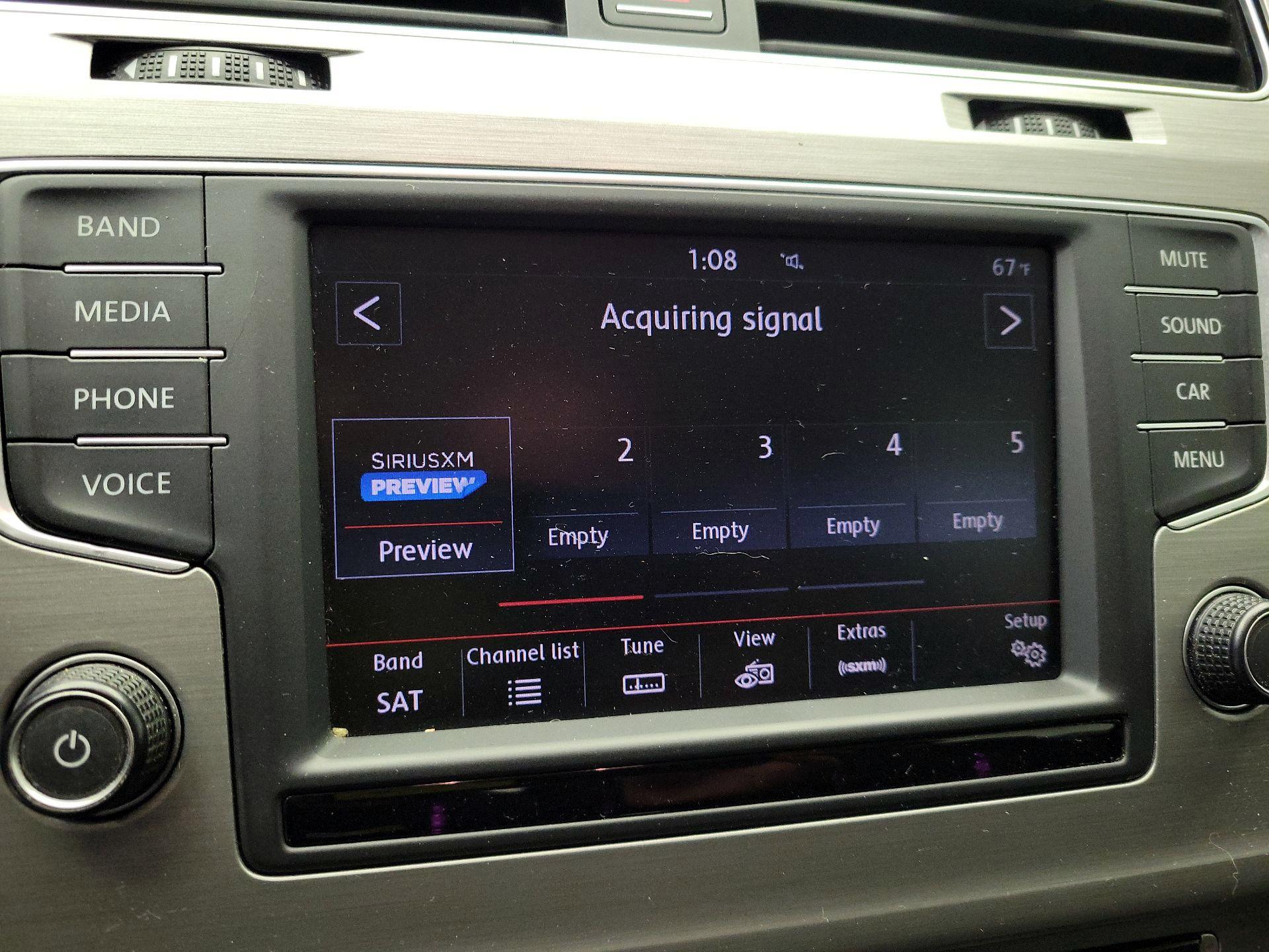 Thumbnail: 2016 Volkswagen Golf - 14