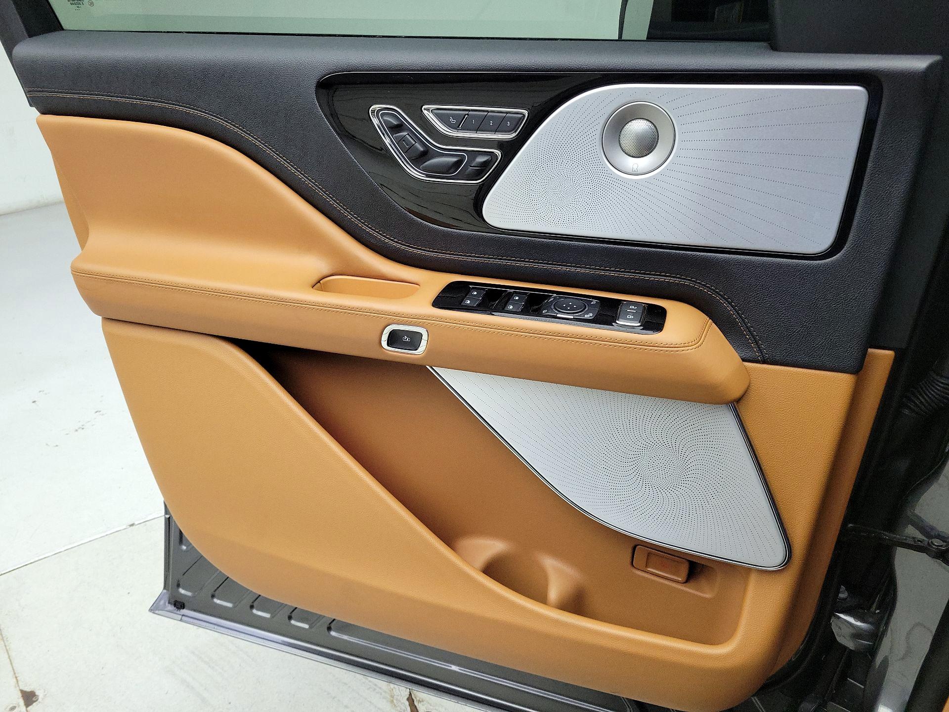 Thumbnail: 2025 Lincoln Aviator - 12